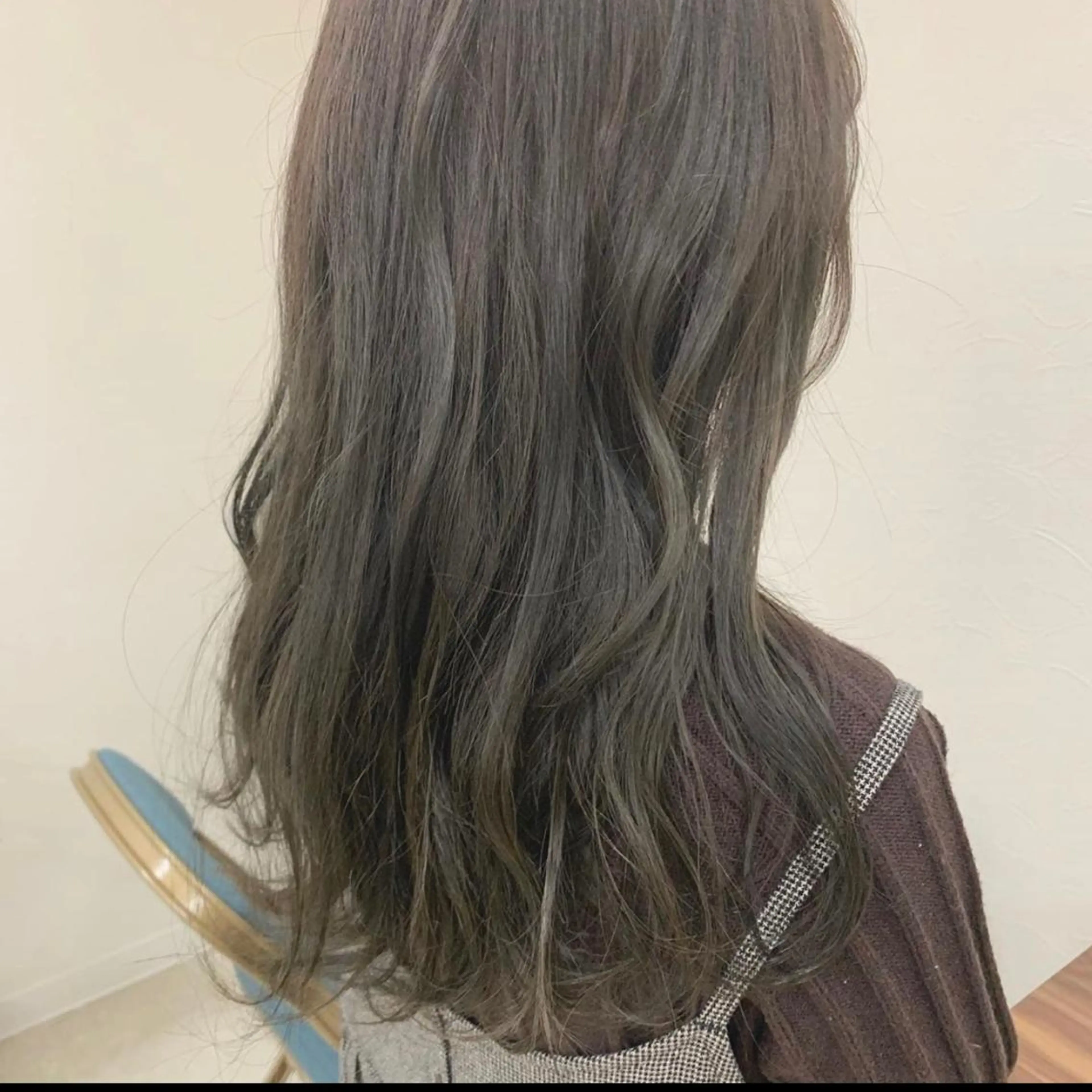 セミロング カラー ヘアアレンジ アッシュ ベージュカラー グレージュ オリーブベージュ オリーブグレージュ タカミ荒子店所属・眉毛ワックス konomiの眉毛・アイブロウイメージ