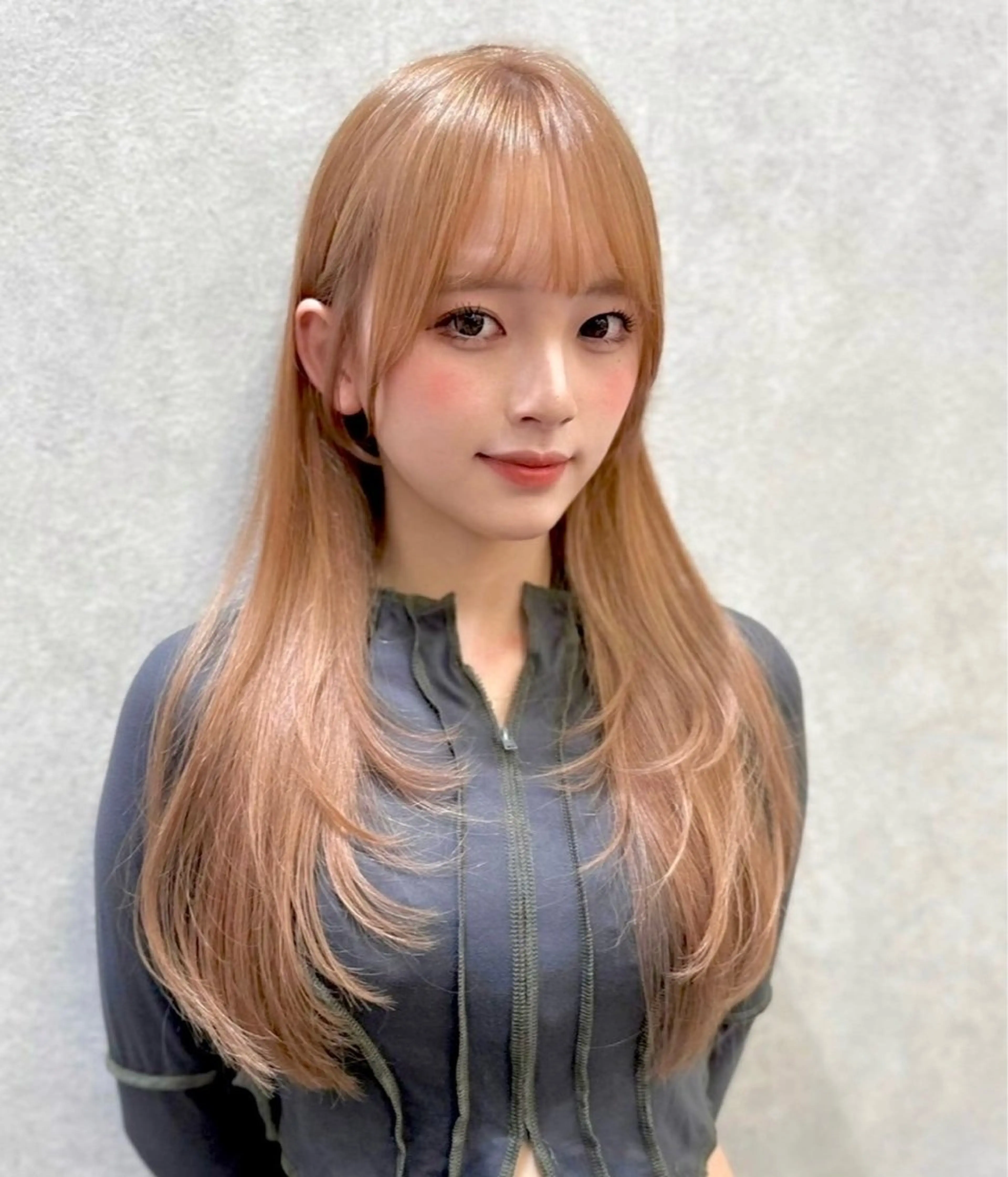 ロング くびれヘア 顔まわりレイヤー ヨシンモリ 韓国風ヘア レイヤーカット 🎀透明感ブラウ ンshizuka🎀のヘアスタイル