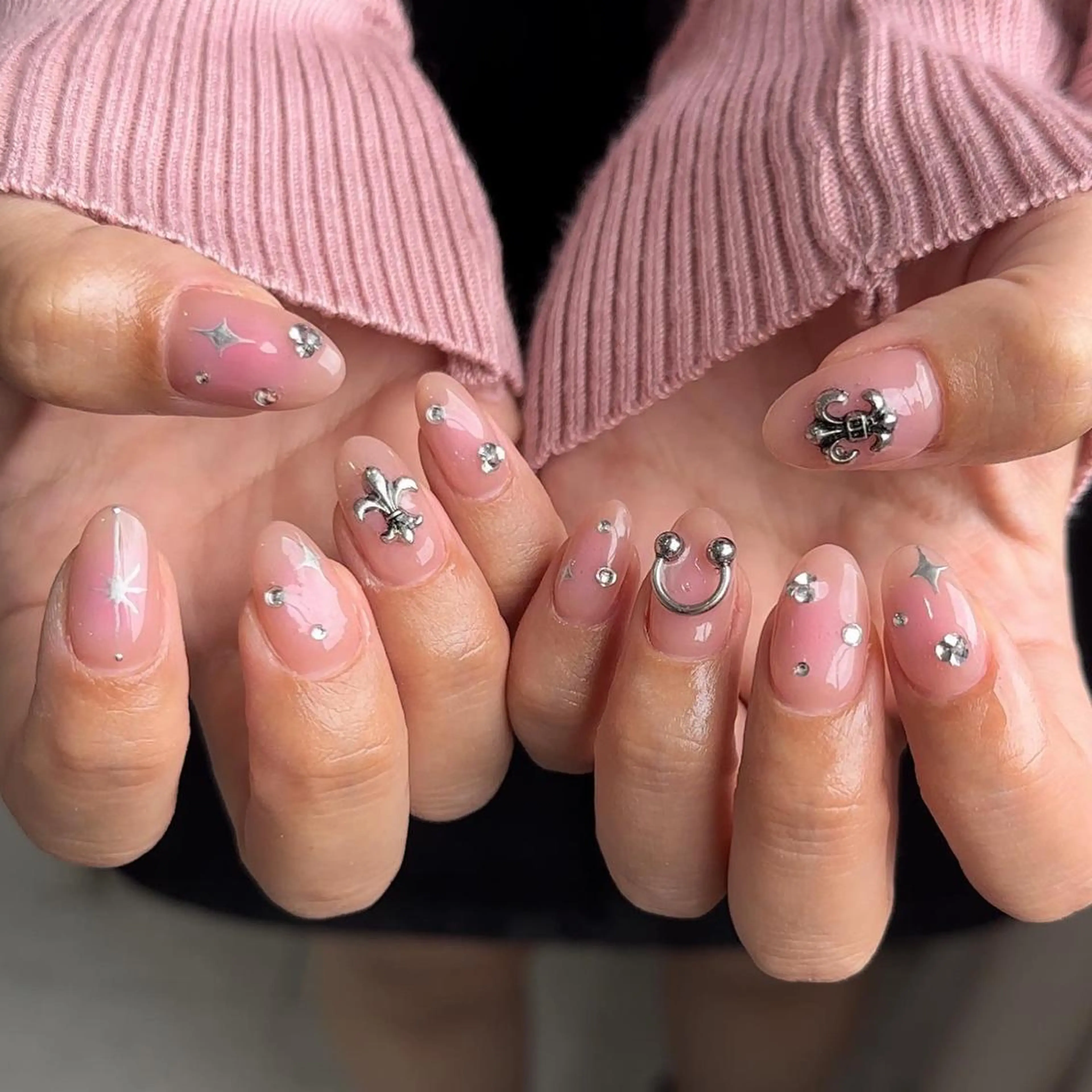 ネイル チークネイル 韓国ネイル ストーンネイル nailsalon  TORONのネイルデザイン