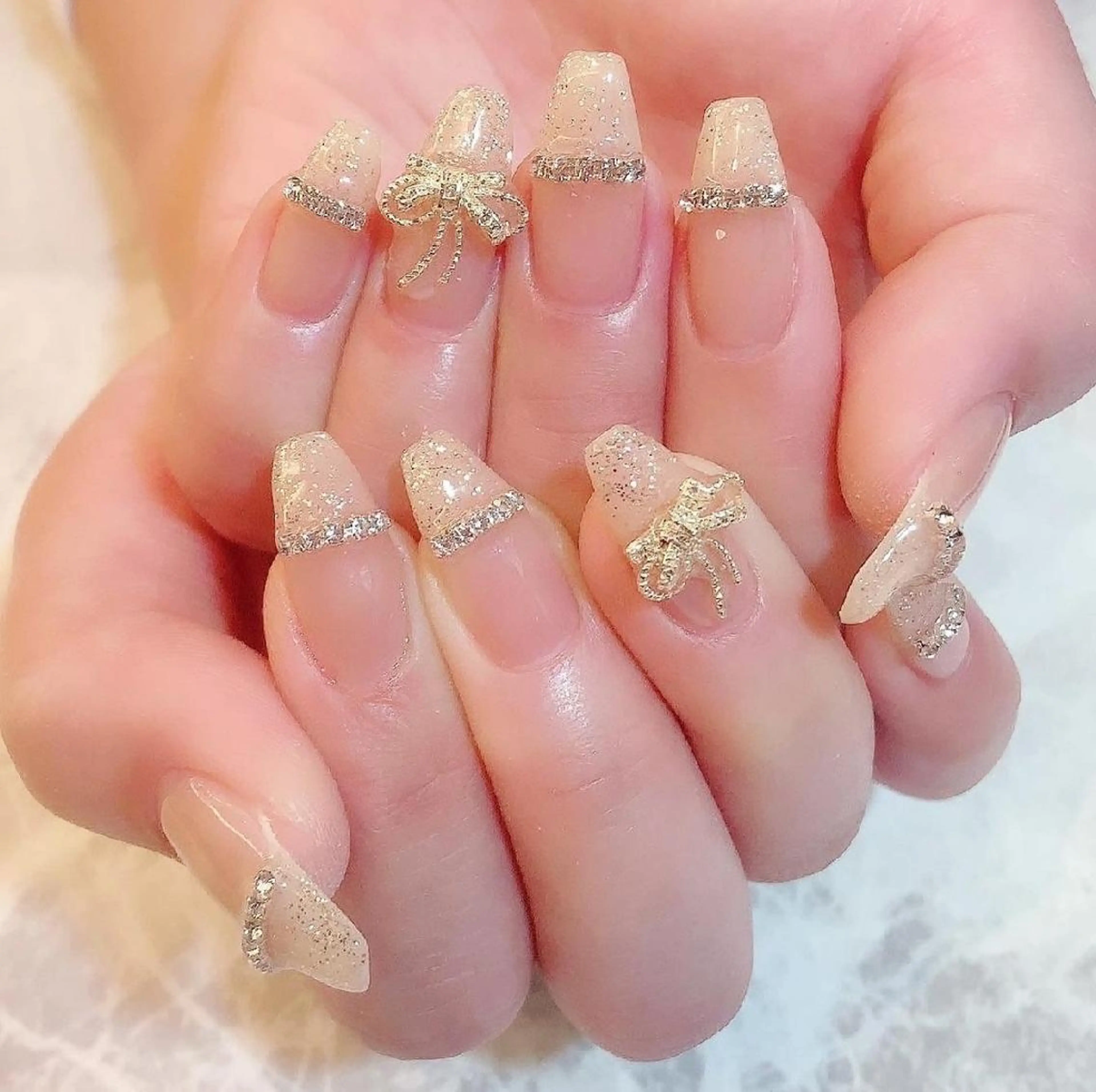 ネイル セミロング キラキラネイル ワンホンネイル ネイリストゆか💅 長さだし、深爪矯正のネイルデザイン