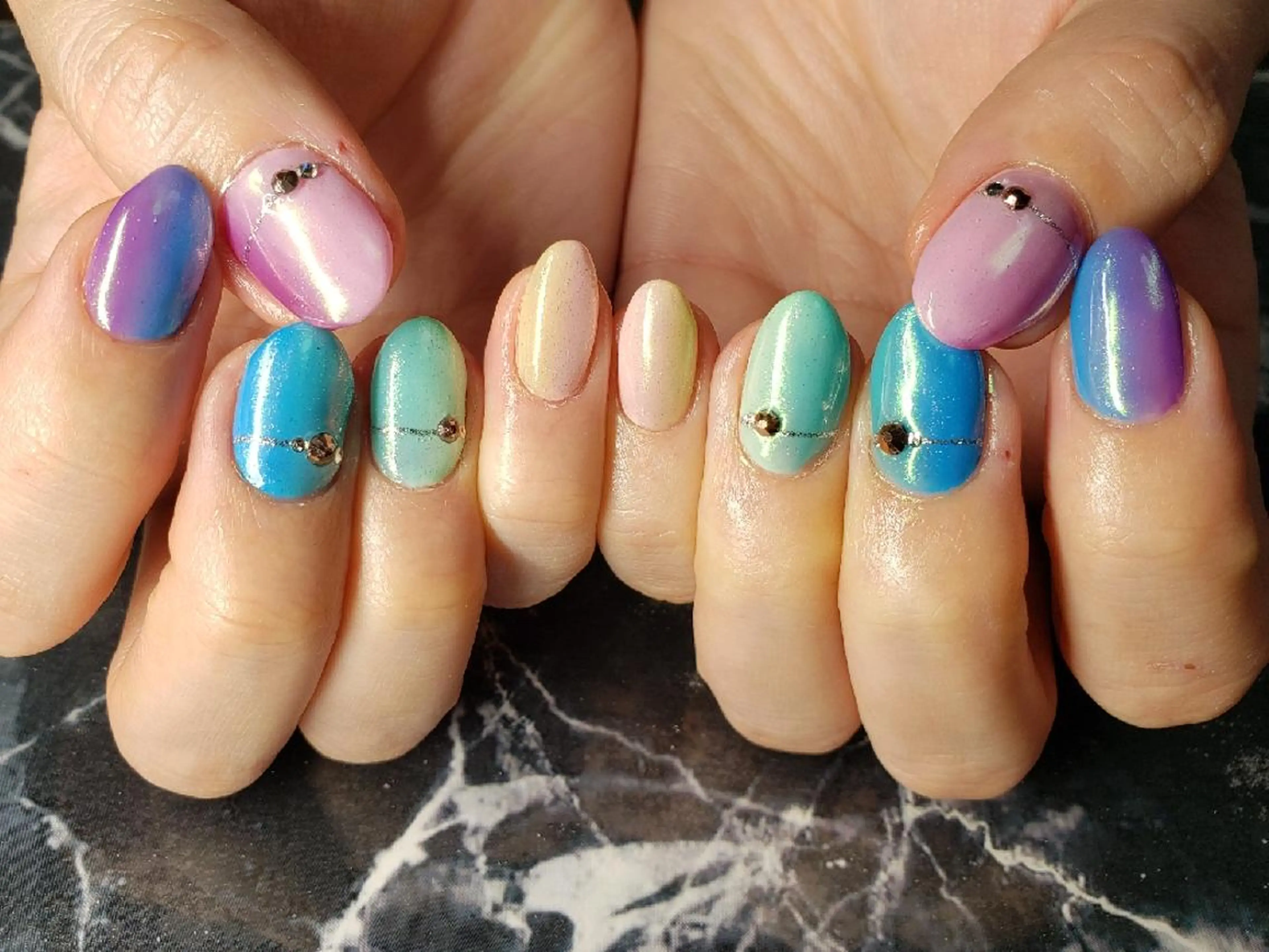 ショート ネイル オーロラネイル マグネットネイル ミラーネイル ハンドネイル クロキ 。のネイルデザイン
