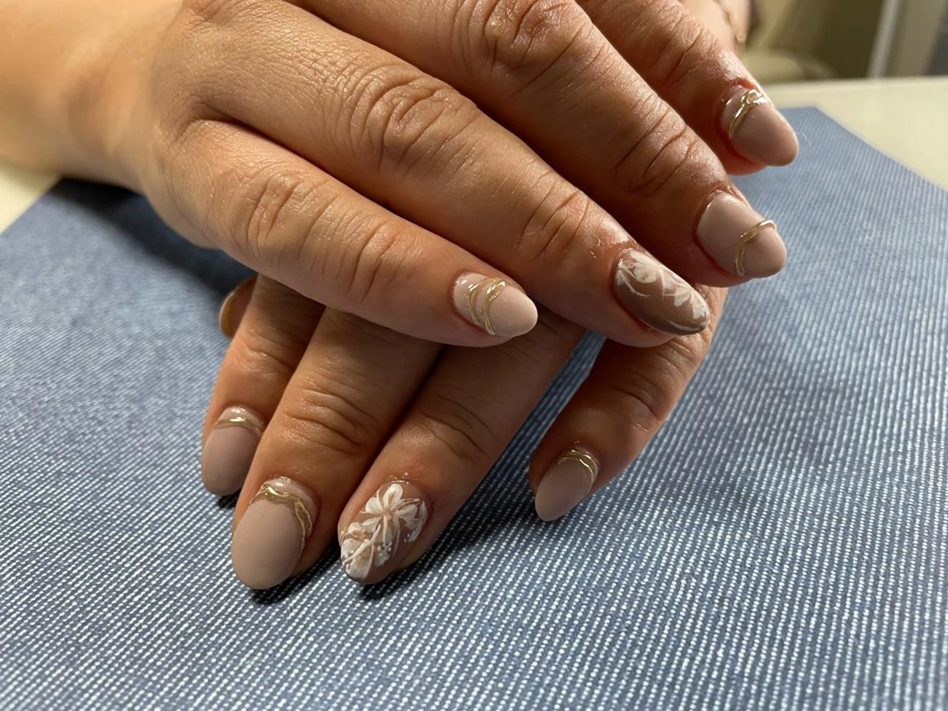 ネイル ゴールド マットネイル ハンドネイル YOUTH nails waxing所属・YOUTH natsumiのネイルデザイン