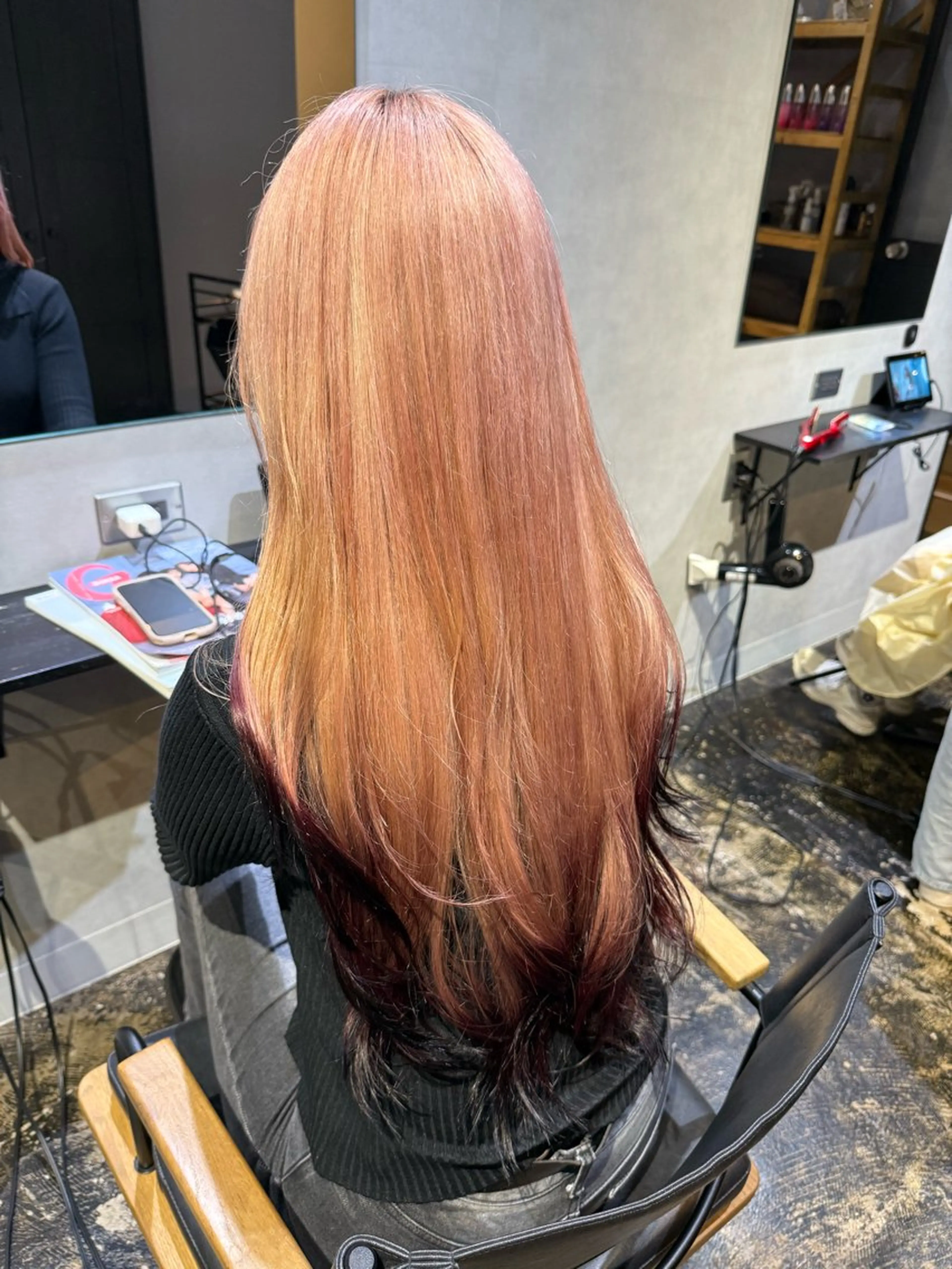 ロング カラー 黒髪 ピンクカラー レッドカラー レイヤーカット カット ヘアカラー トリートメント 透明感カラー/パーマ 🌀アオノのヘアスタイル