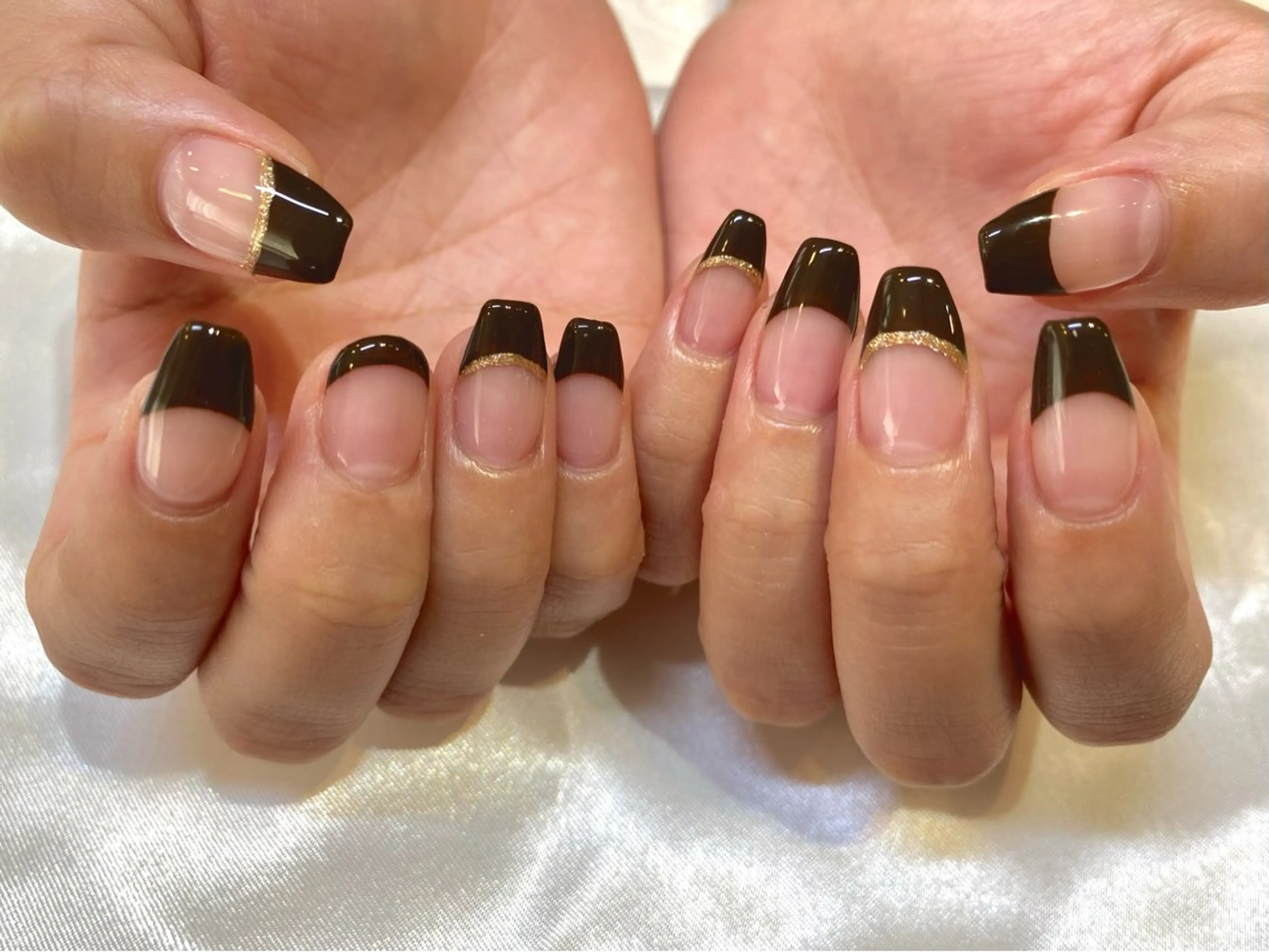 ネイル ブラウン フレンチネイル ゴールド ラメ(グリッター) ハンドネイル Nail Salon CHROE所属・西川 綾乃のネイルデザイン