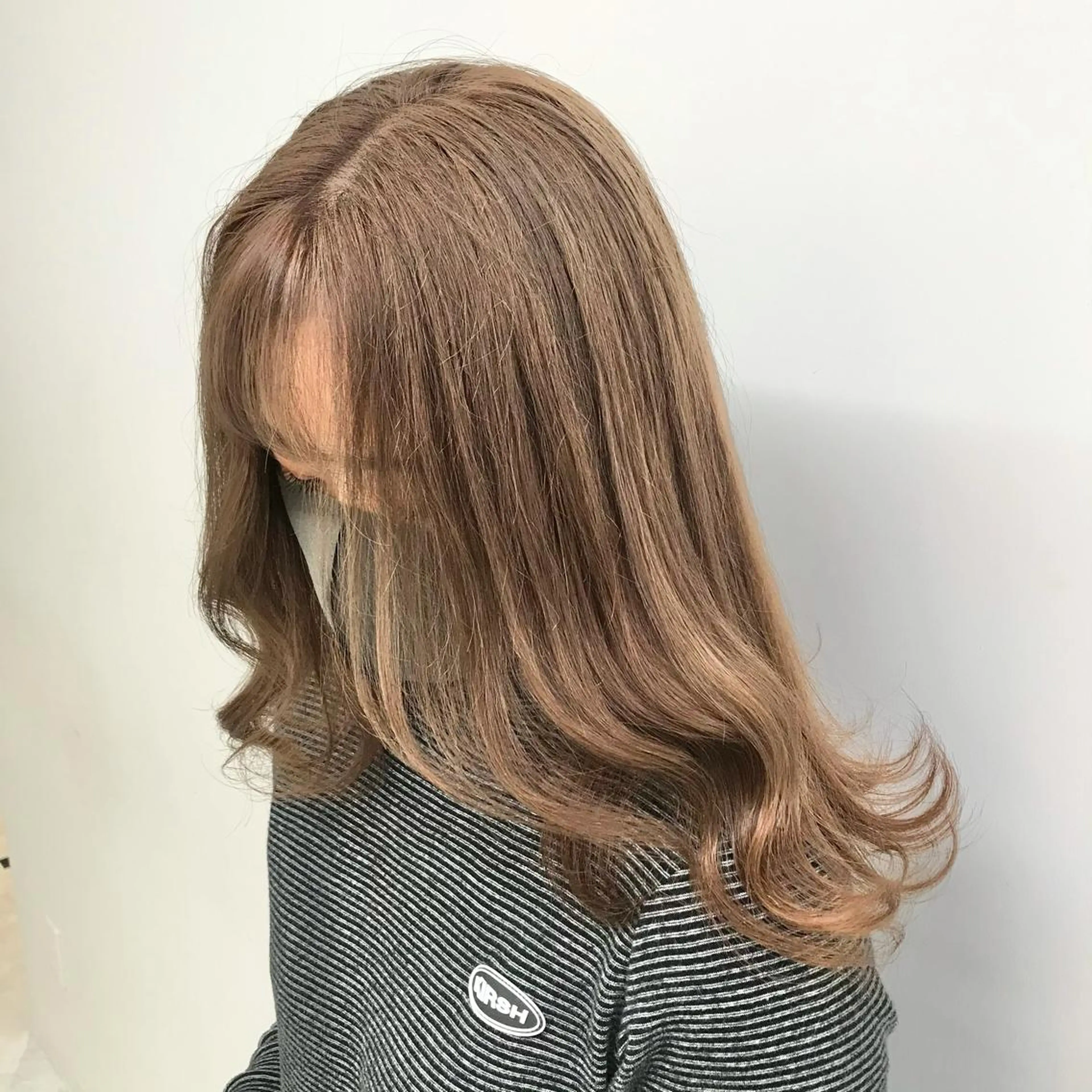 セミロング カラー 🩵ハイトーン 美咲🩵のヘアスタイル