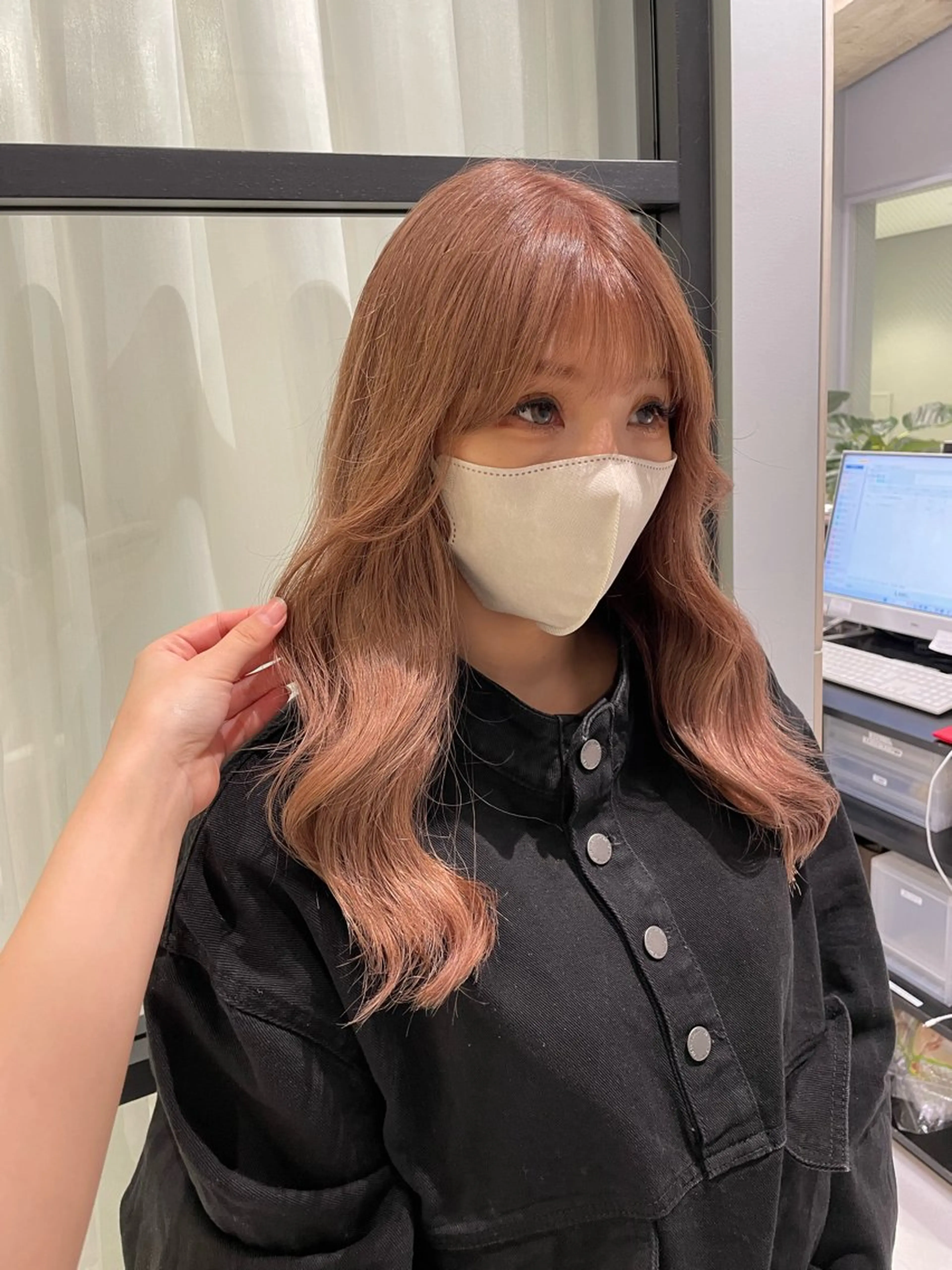 セミロング カラー ベージュカラー ミルクティーベージュ ピンクカラー ヘアカラー トリートメント 菜々🫧新宿 透明感ケアブリーチのヘアスタイル