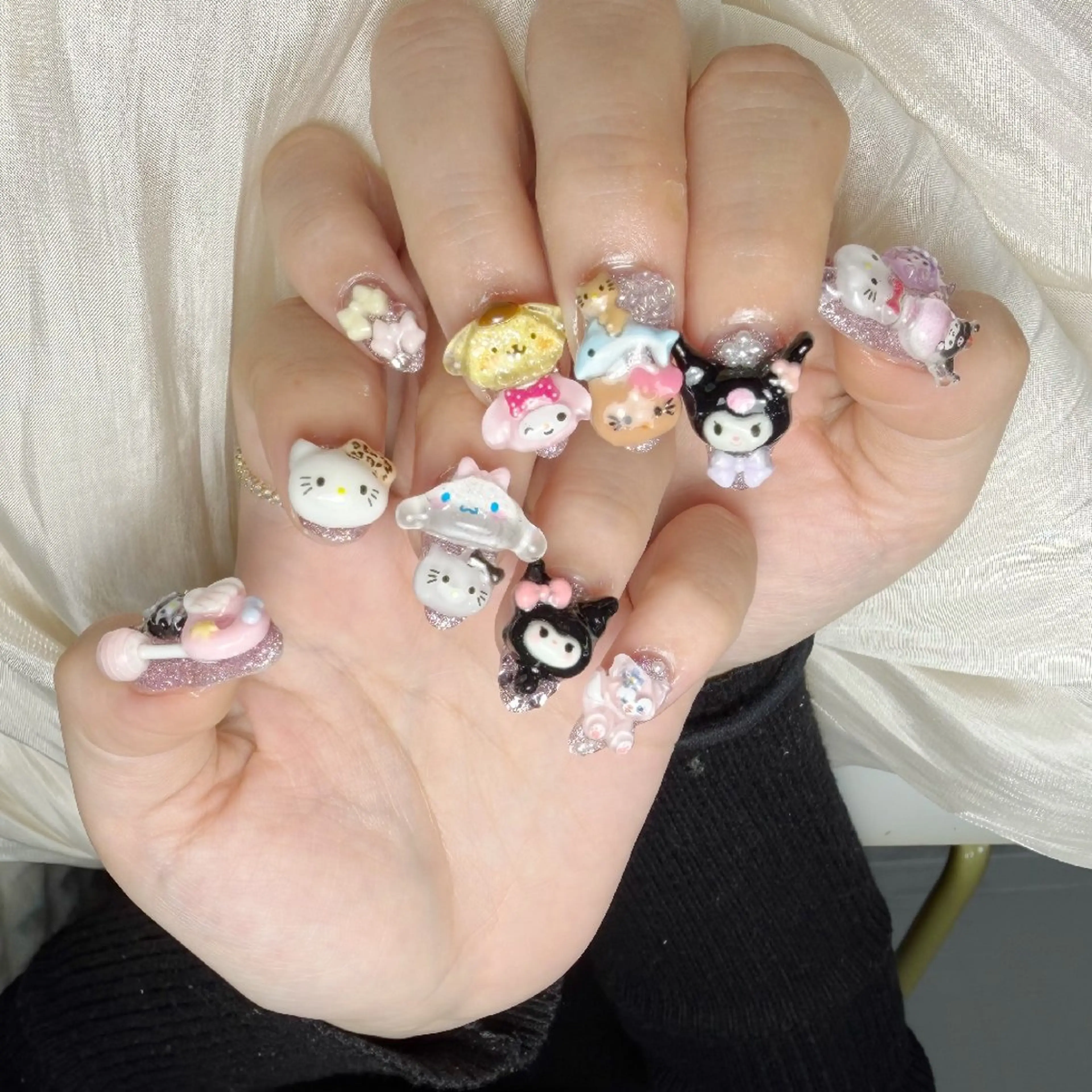 ネイル チークネイル フレンチネイル ジェルネイル ガーリー キラキラネイル ハンドネイル UM Nail Salonのネイルデザイン