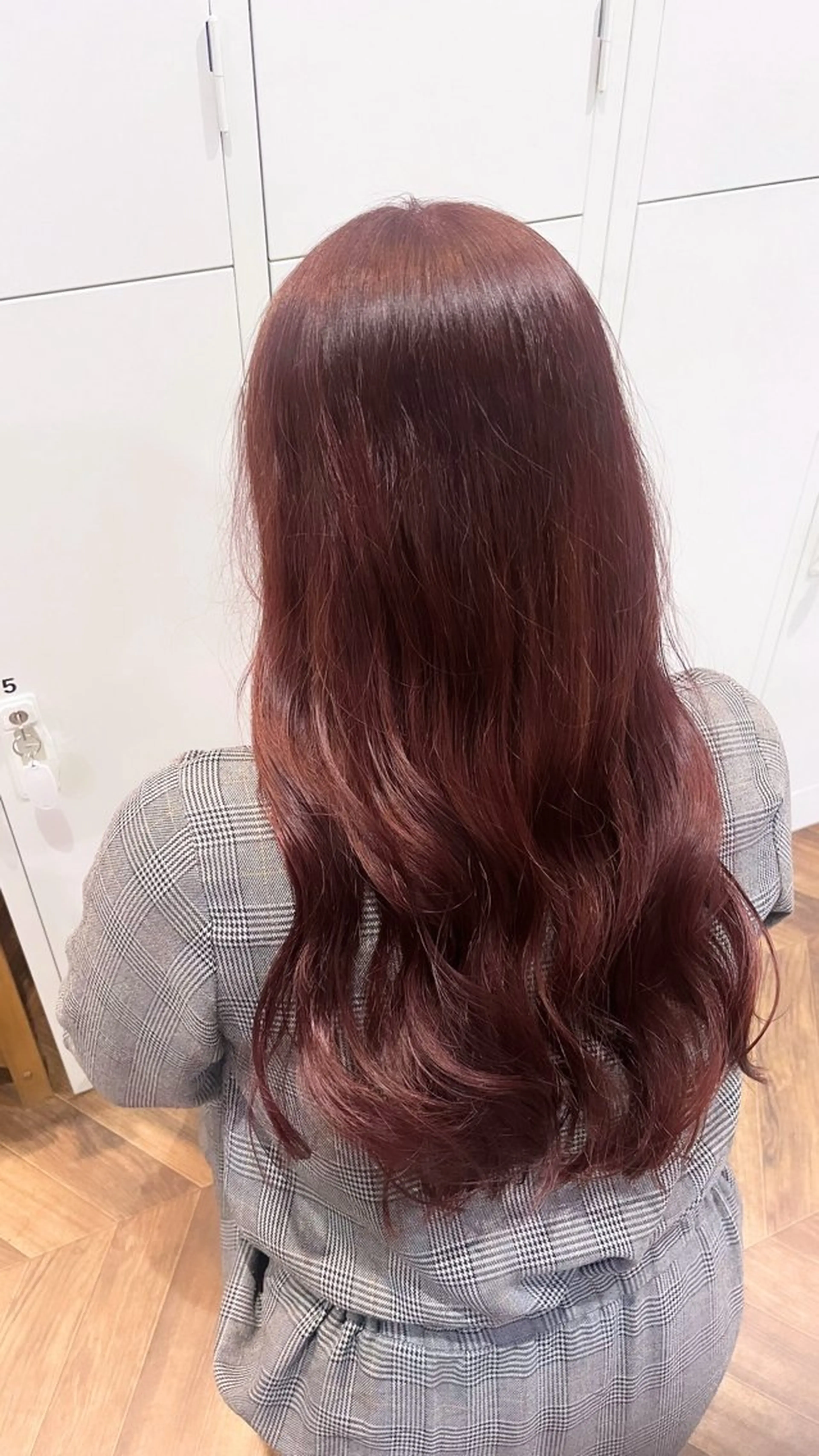 ミディアム カラー ブリーチ ブリーチなしカラー ピンクカラー カット ヘアカラー 詩乃 暖色系🎀レイヤーのヘアスタイル