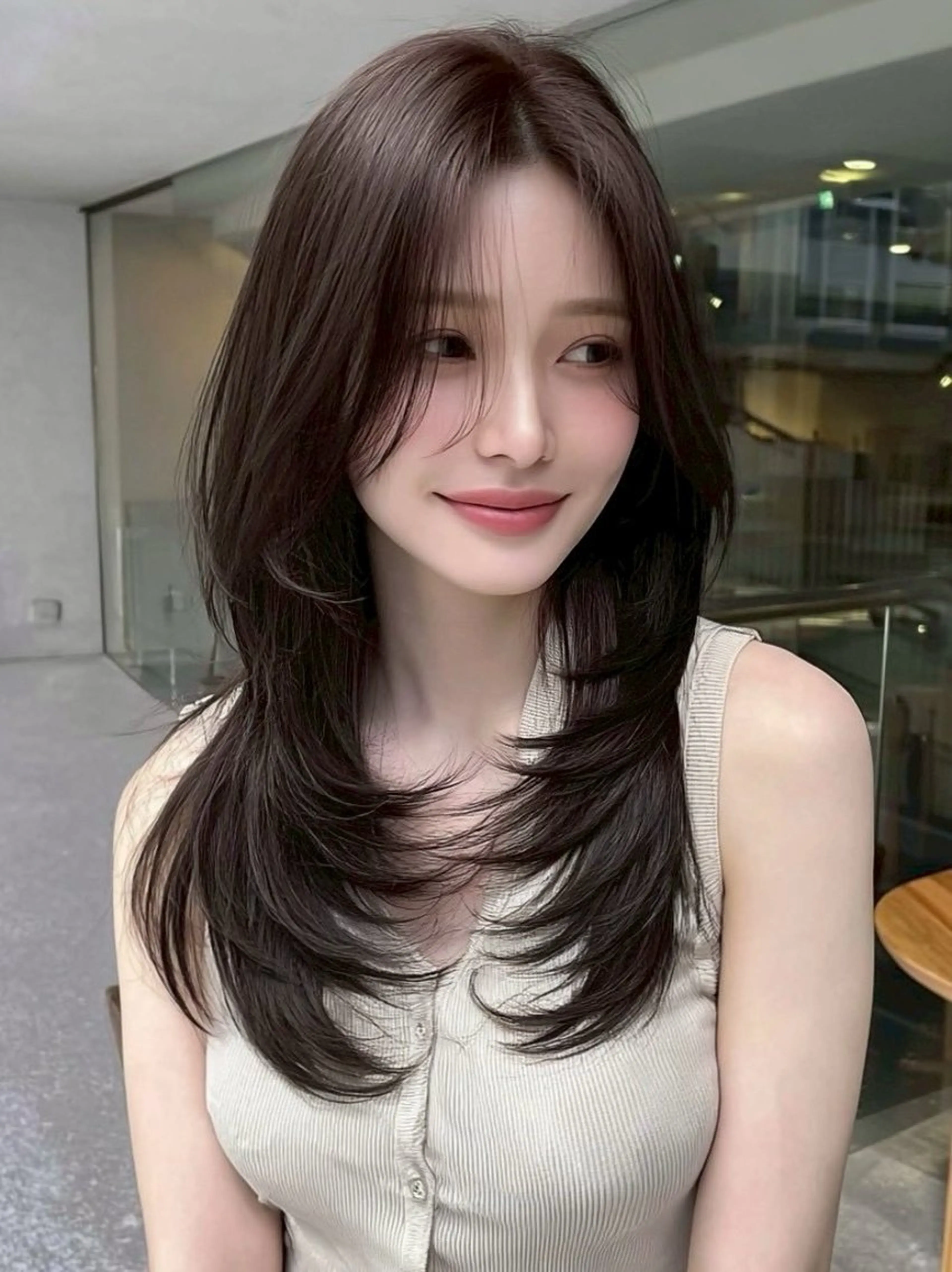 ロング カット ヘアカラー 越川 友美子のヘアスタイル