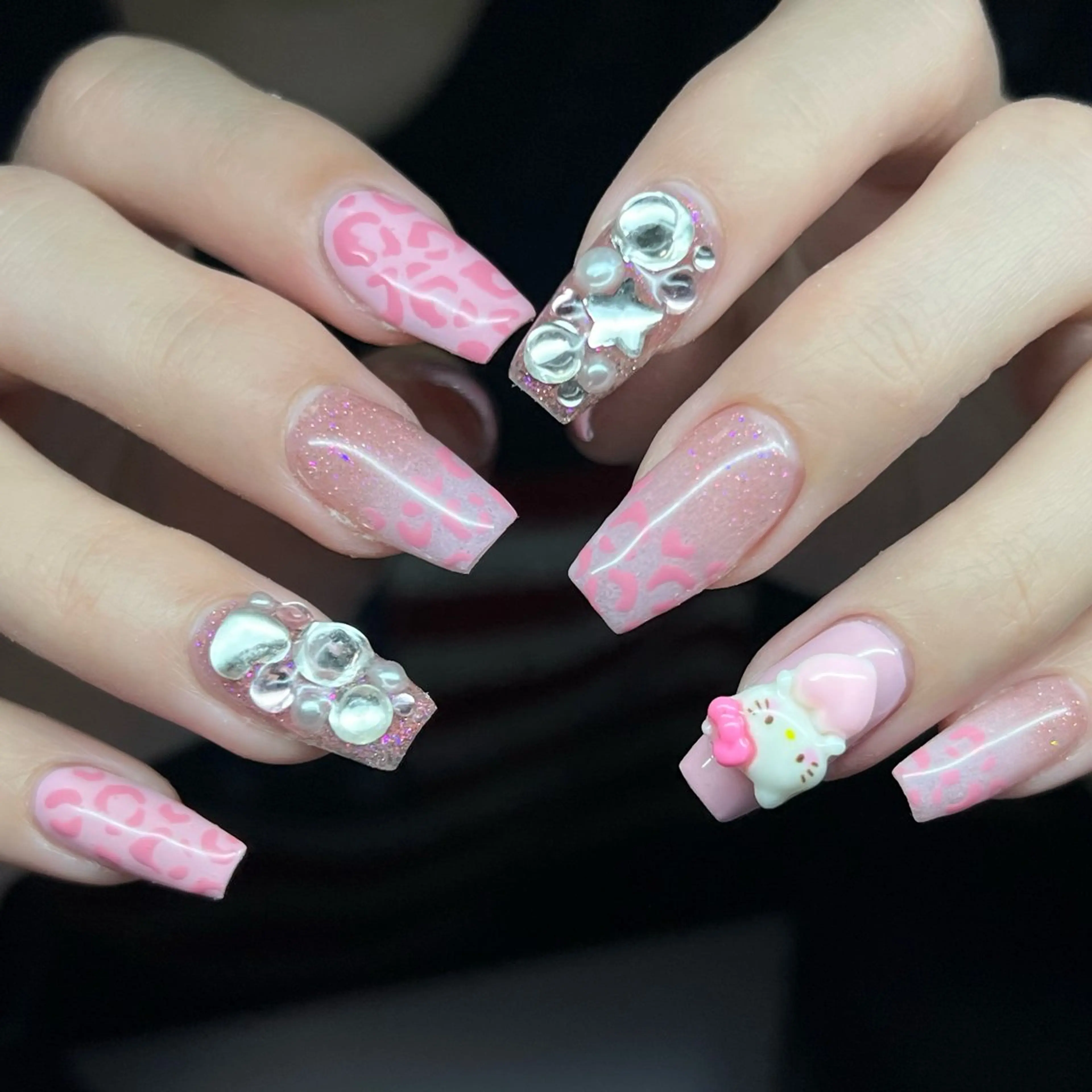 ネイル ⁸ᵃᵖᵖʸ🐝⋆゜ MöEのネイルデザイン