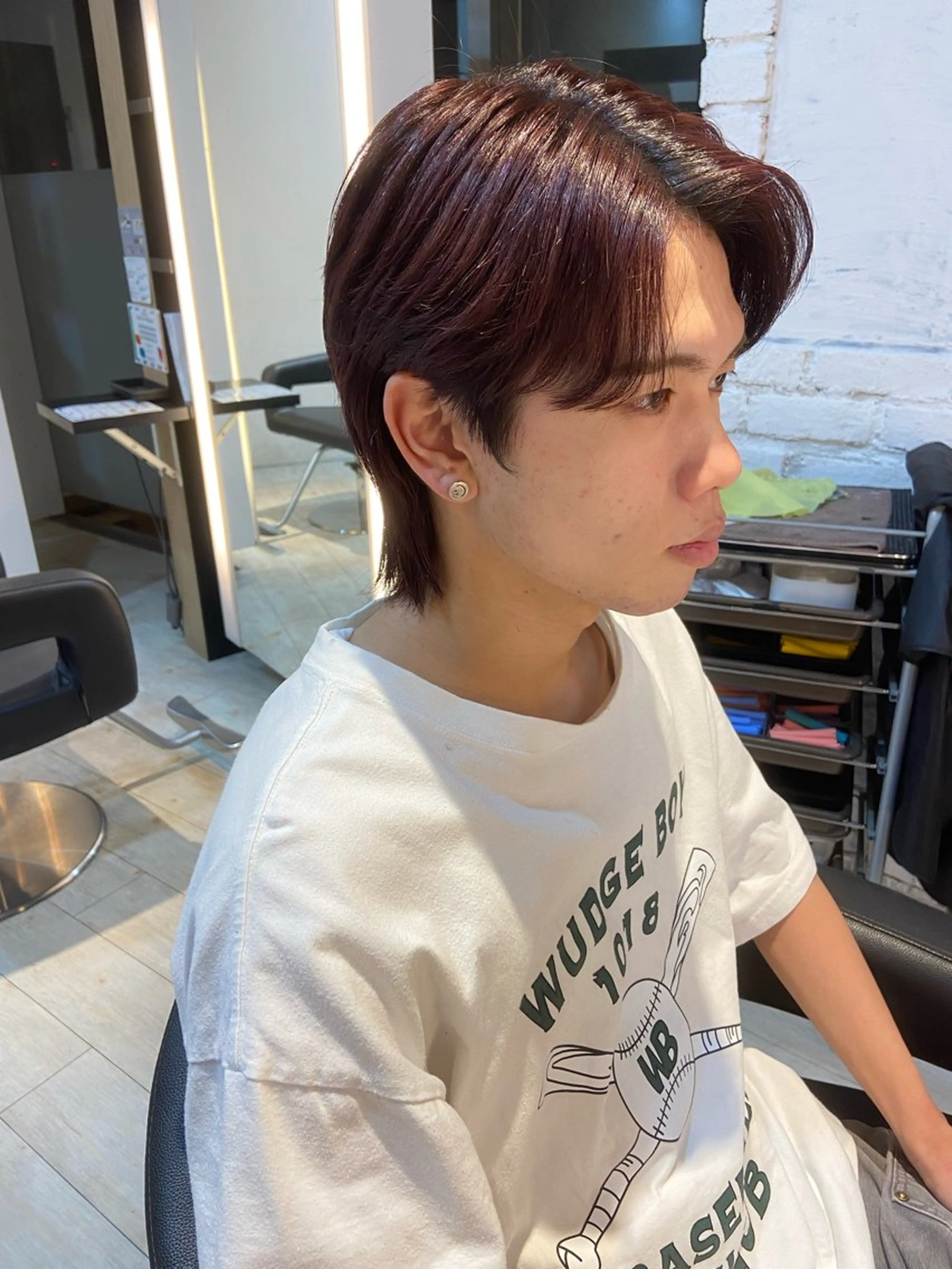 カラー メンズ センターパート 刈り上げ メンズウルフカット レッドカラー ウルフカット カット ヘアカラー トリートメント 有働由良／ハイトーン ／韓国メンズヘアのヘアスタイル