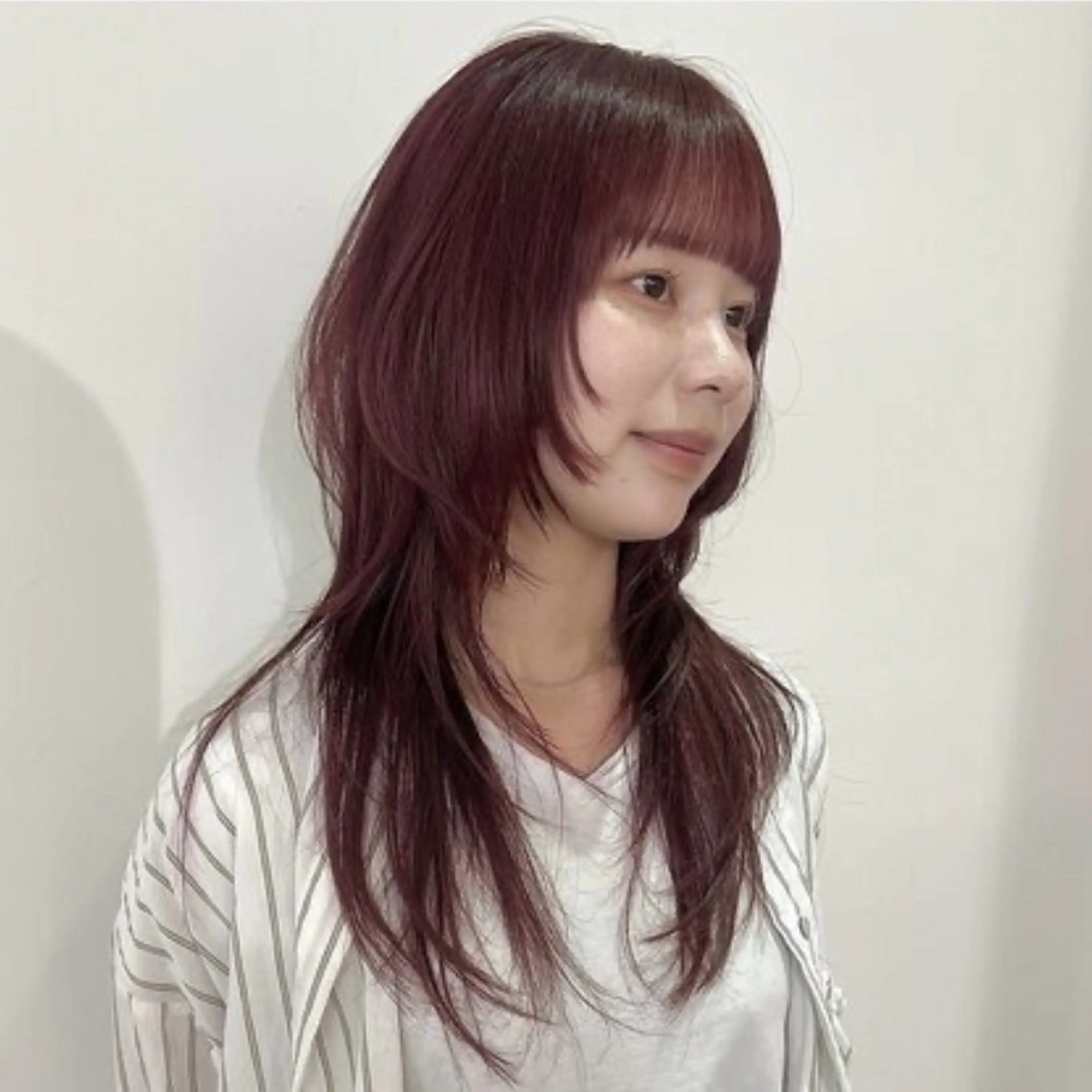 ロング カット ヘアカラー トリートメント 松川ヒナ｜韓国レイヤ /耳つぼジュエリーのヘアスタイル