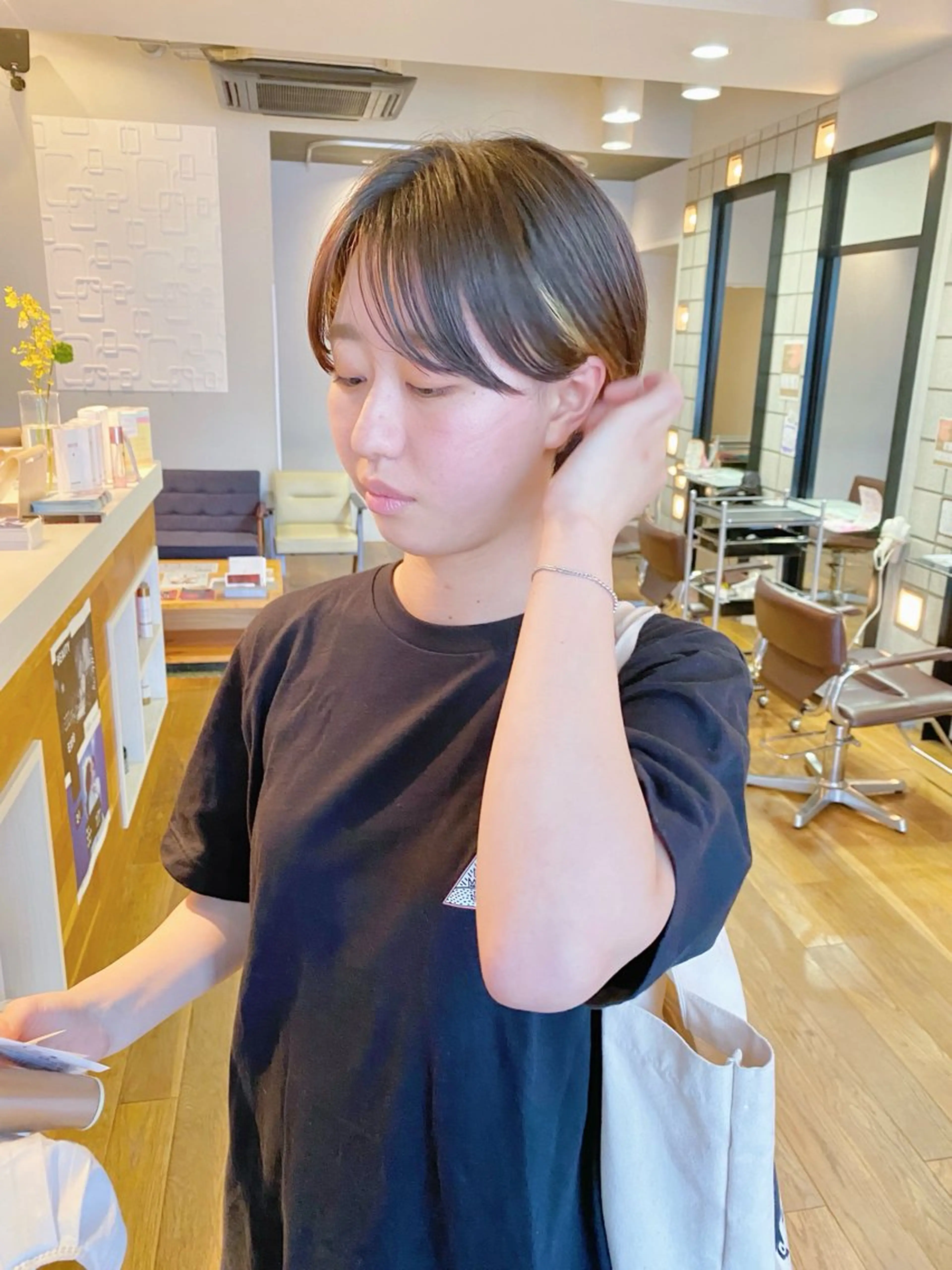 ショート カラー イヤリングカラー ショートヘア サイドバング メンズパーマ/メンズ カット/古川晴輝のヘアスタイル