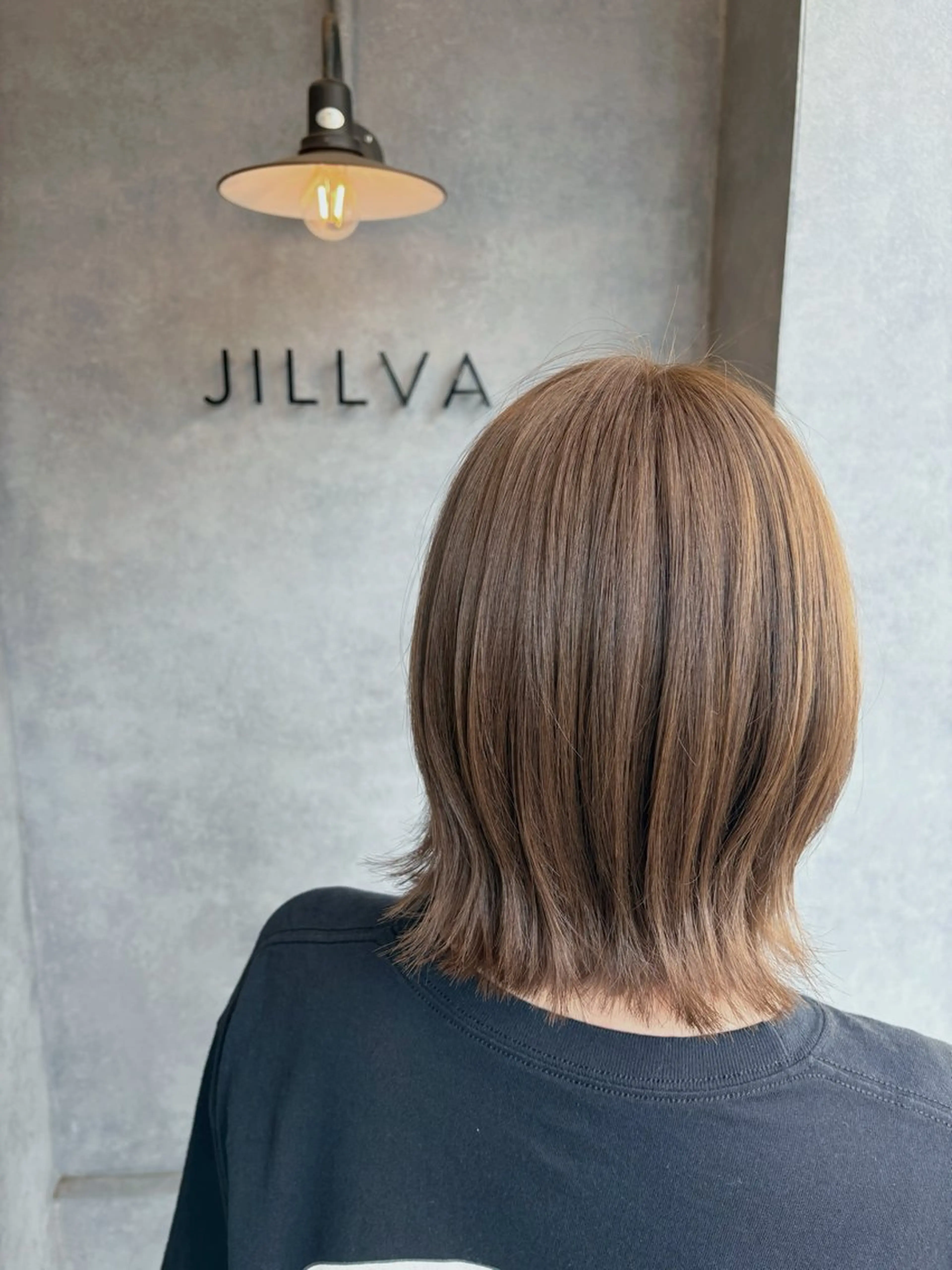 ミディアム レイヤーカット NANA .のヘアスタイル