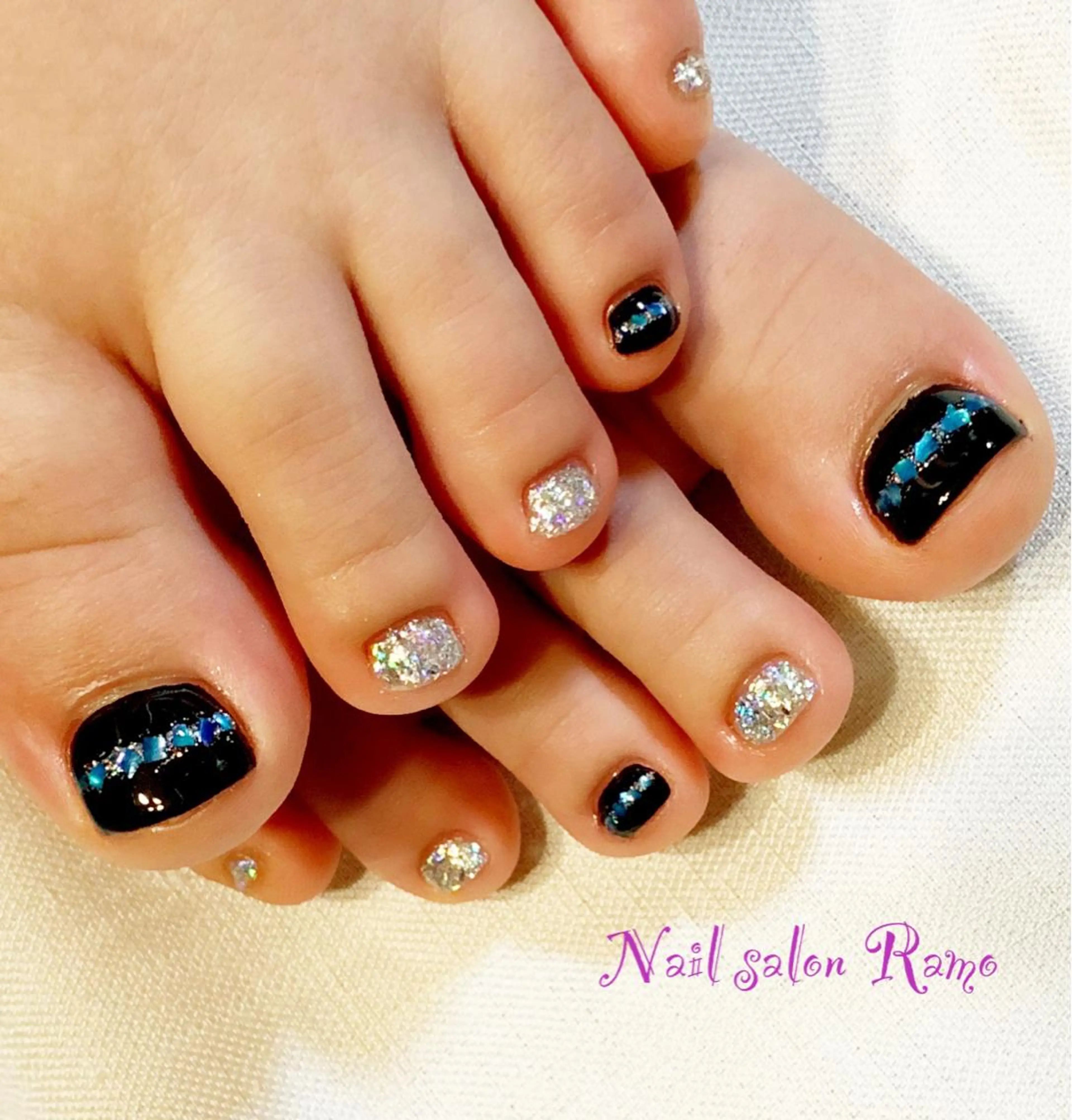 ネイル アートネイル ブルー フットネイル ジェルネイル ワンカラーネイル Nail salon Ramo所属・松田 祥子のネイルデザイン