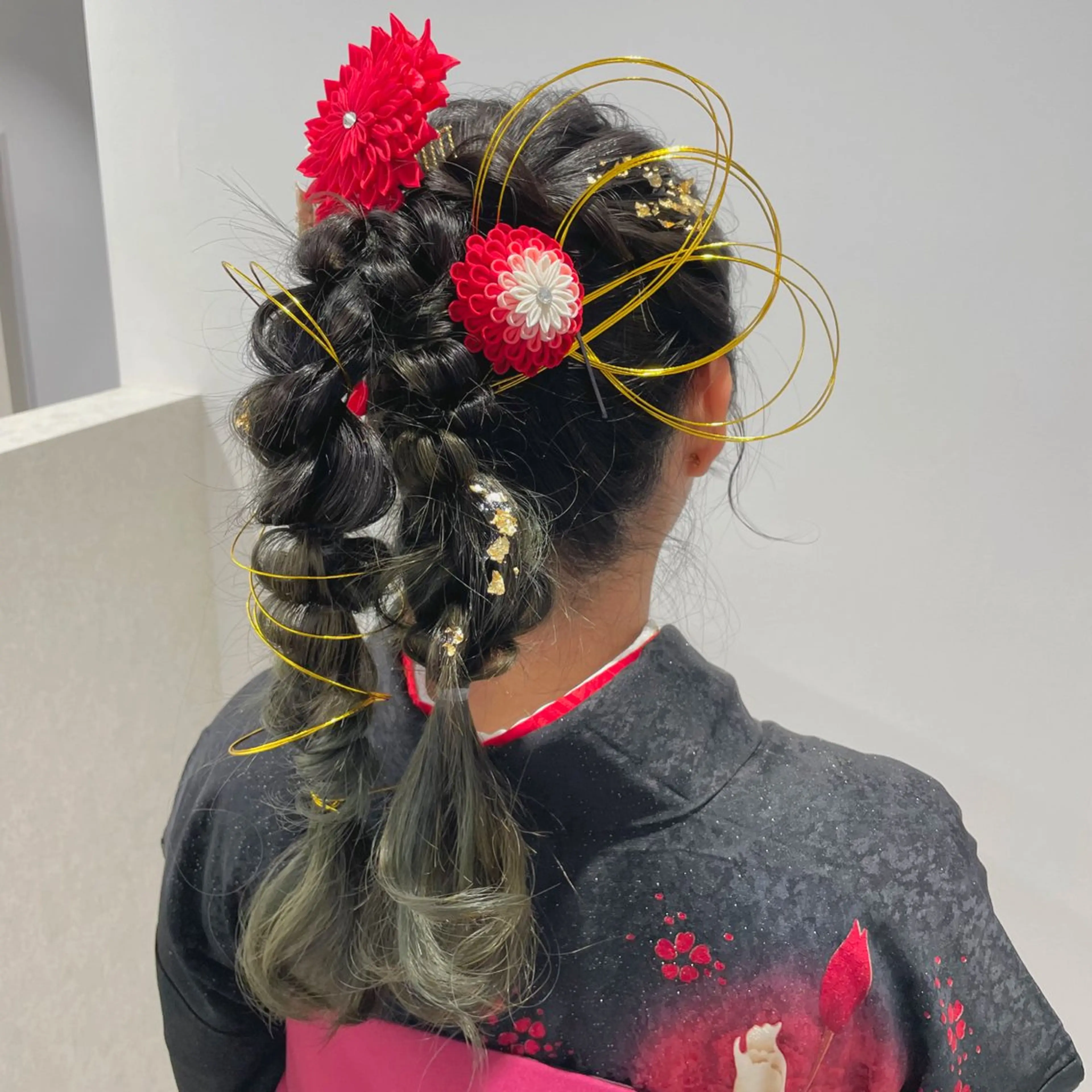 ロング カラー ヘアアレンジ 成人式 ポニーテール グラデーションカラー 卒業式のヘアスタイル 古沢 みづきのヘアスタイル