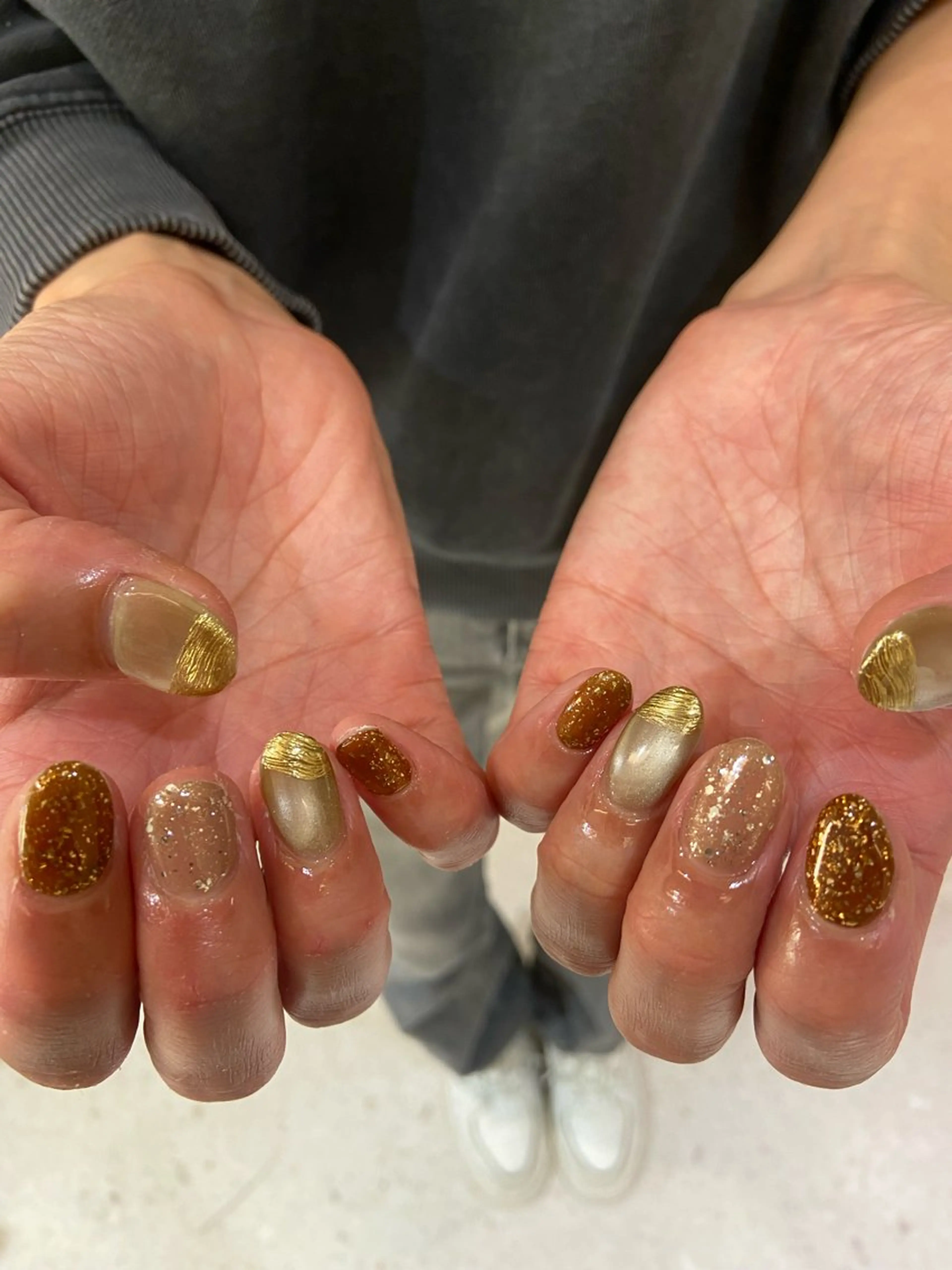 ネイル アートネイル ブラウン ラメ(グリッター) ミラーネイル シンプルネイル OAK所属・OAK Nazuna🌺のネイルデザイン