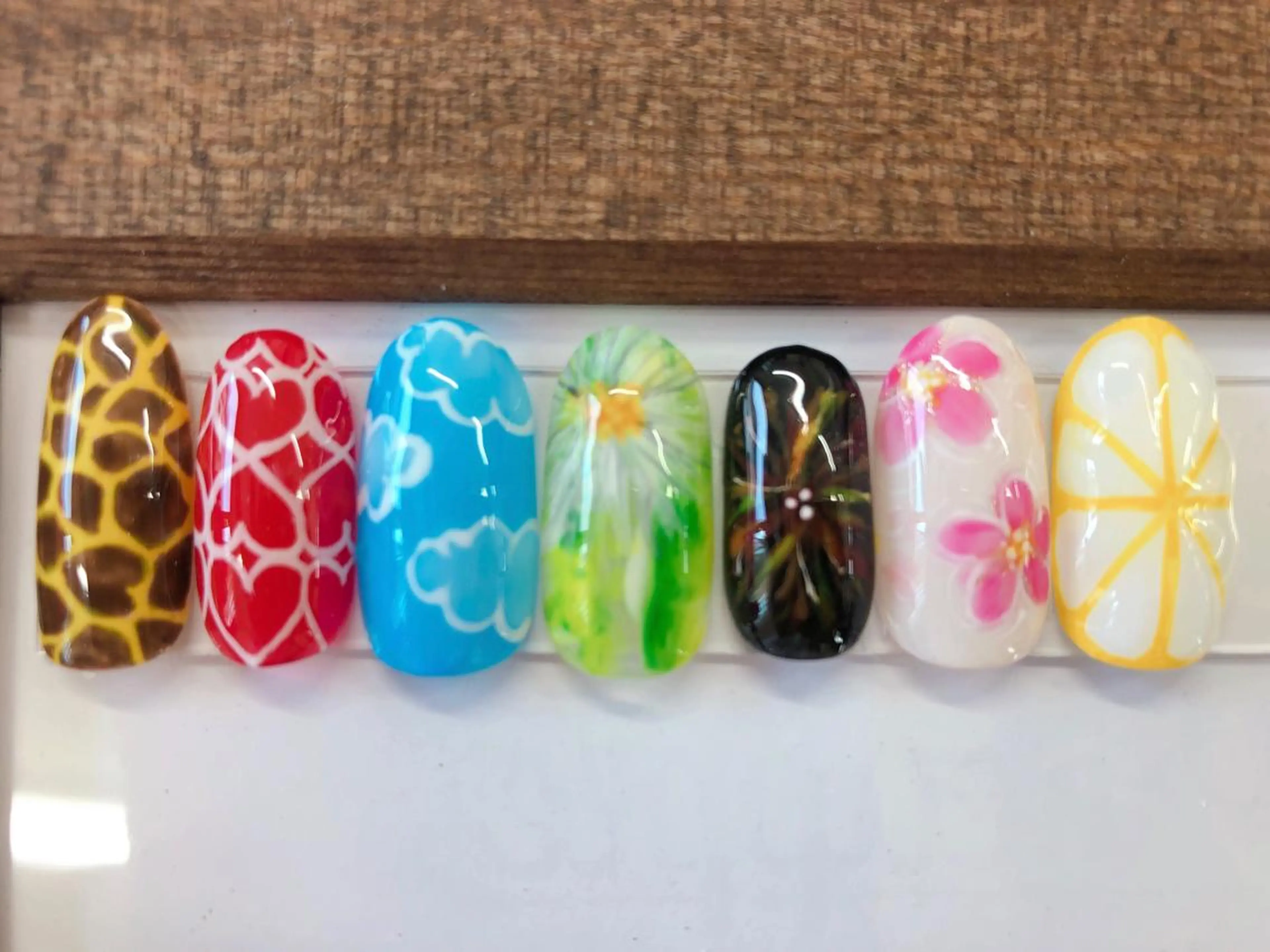 ネイル にじいろ nailのネイルデザイン