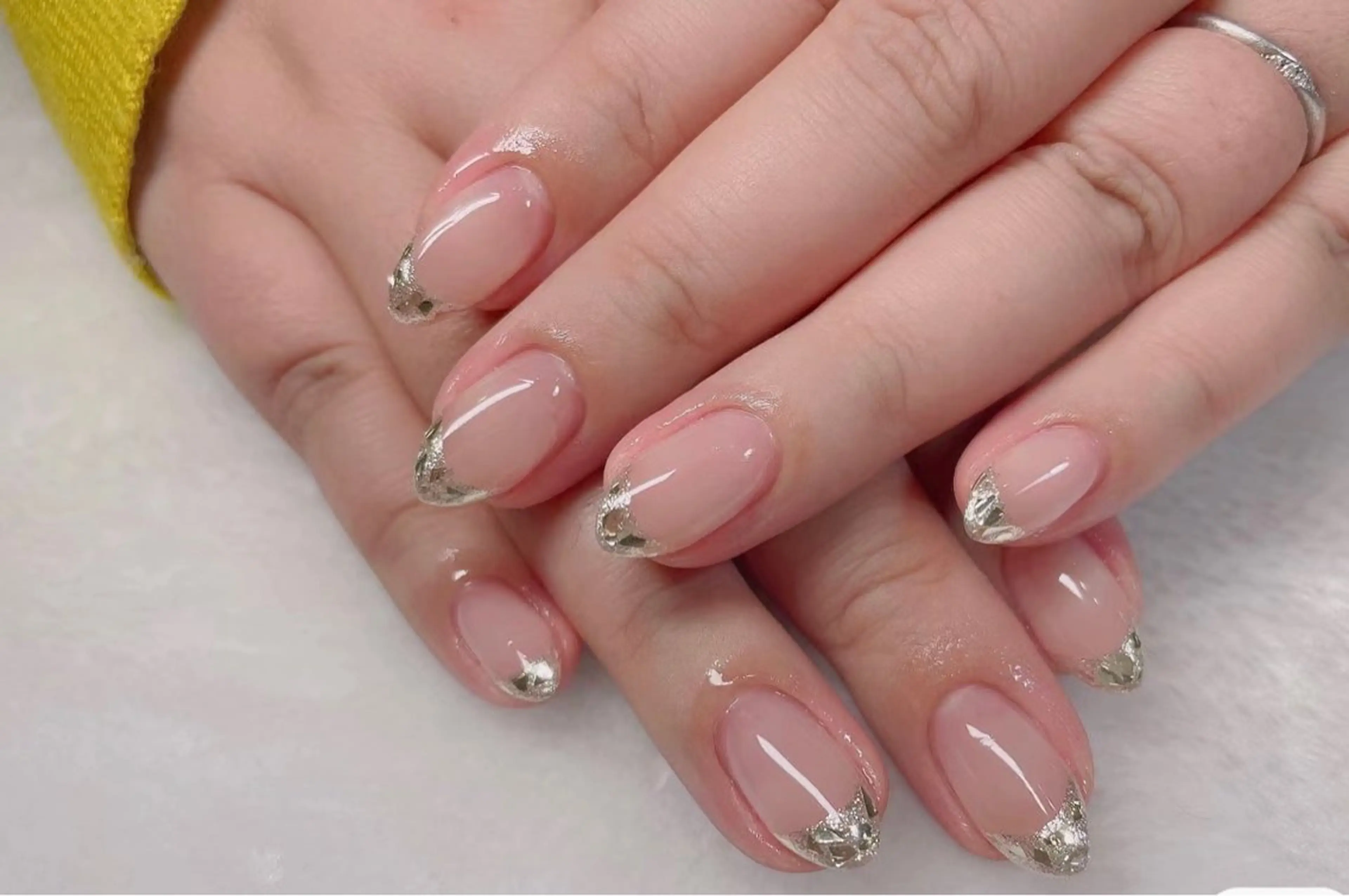 大人気ガラスフレンチネイル(ベースカラマグネットに変更可能)の写真