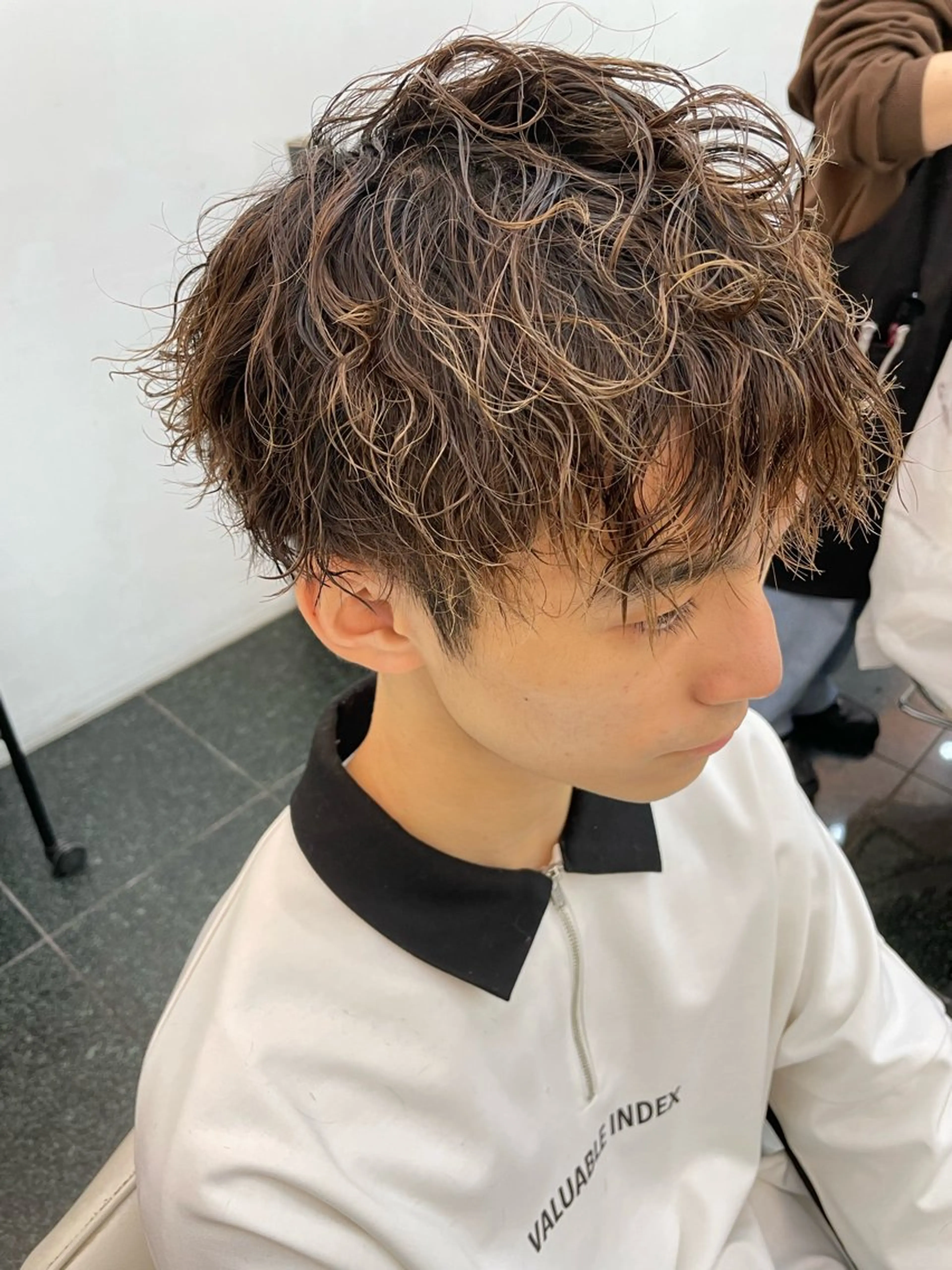 メンズカット＋パーマ＋ワンカラー🔥【 #メンズヘア #ハイトーン男子 #黒染め #髪色チェンジ #モテ髪】の写真