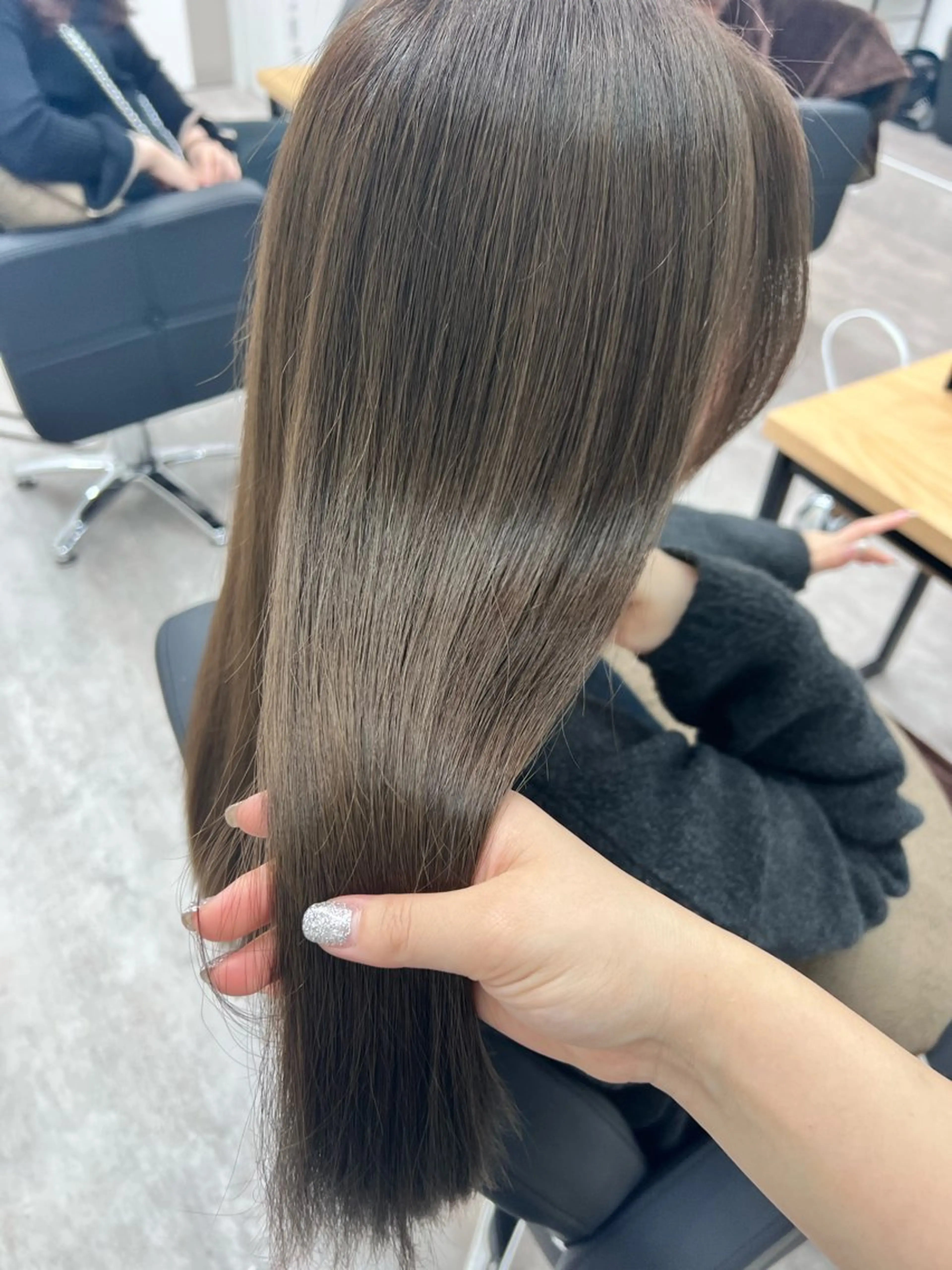 セミロング anB ハルカのヘアスタイル