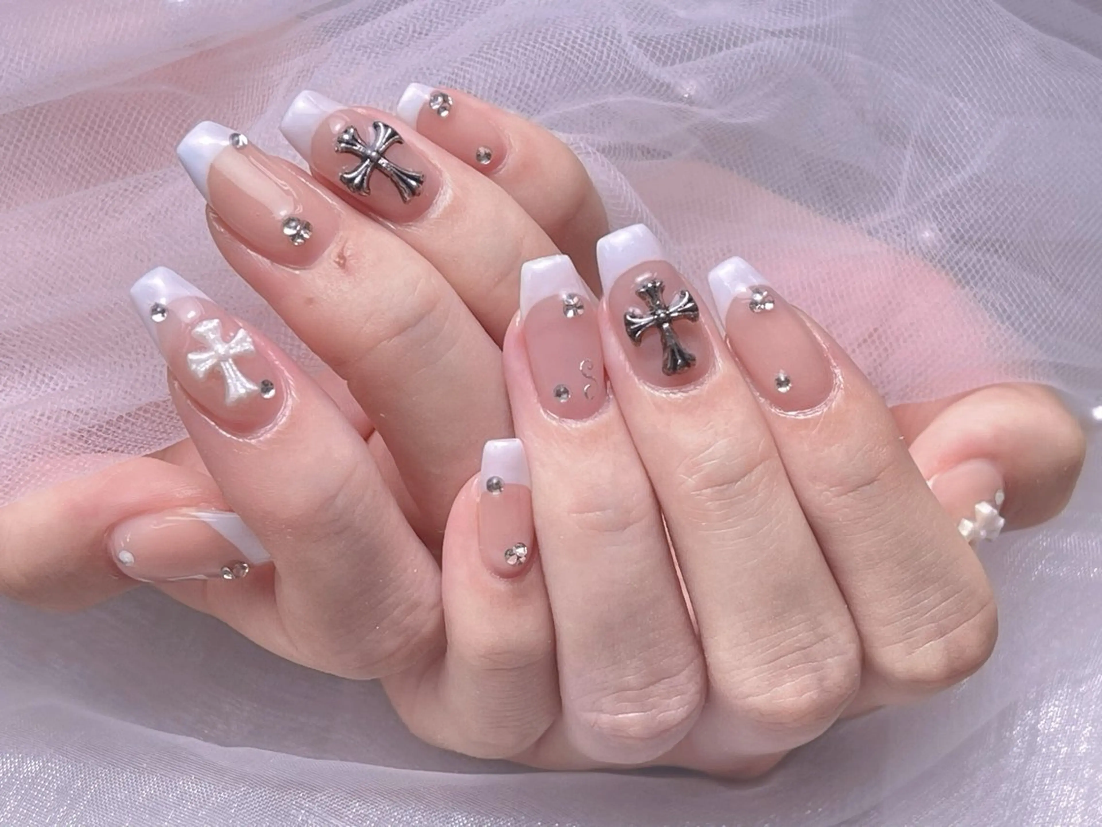 メンズ ネイル メンズ韓国風 アートネイル フレンチネイル ジェルネイル キラキラネイル ハンドネイル Bloom スカルプ専門店のネイルデザイン