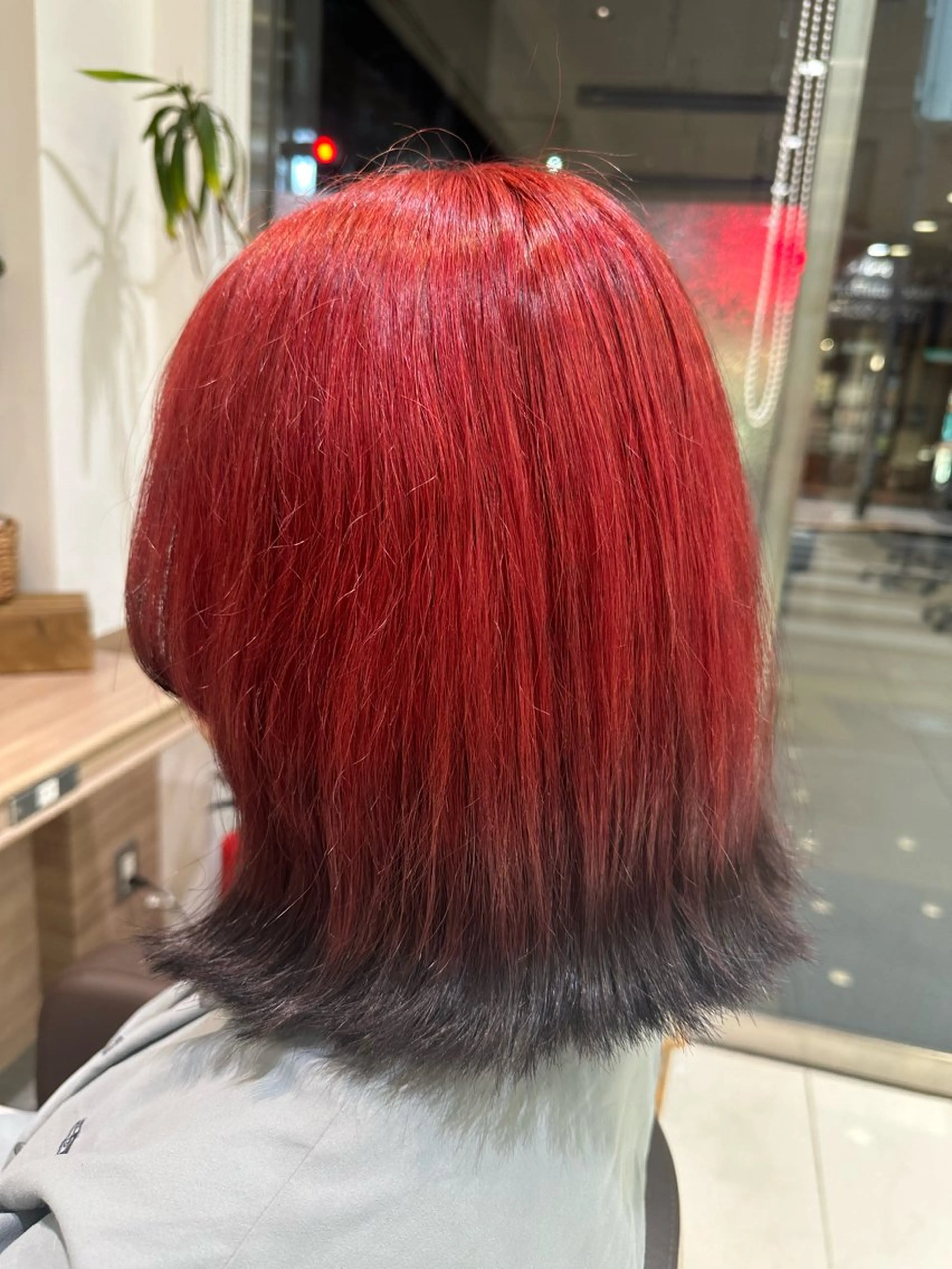 ミディアム カラー 黒髪 パープルカラー パープルブラック レッドカラー 姫カット 勝見 美春のヘアスタイル