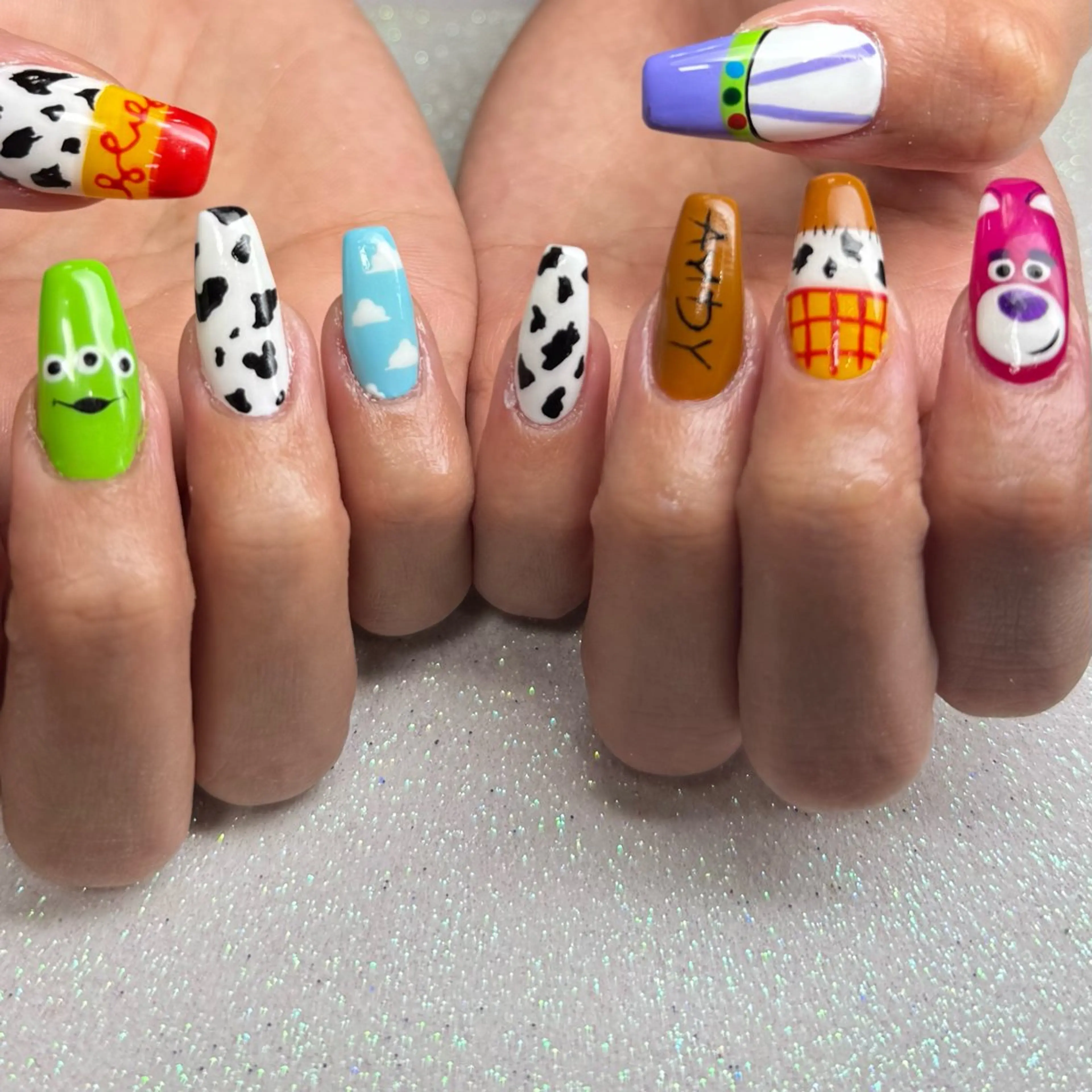 ネイル ハンドネイル VIERU 🌈🎀💖のネイルデザイン