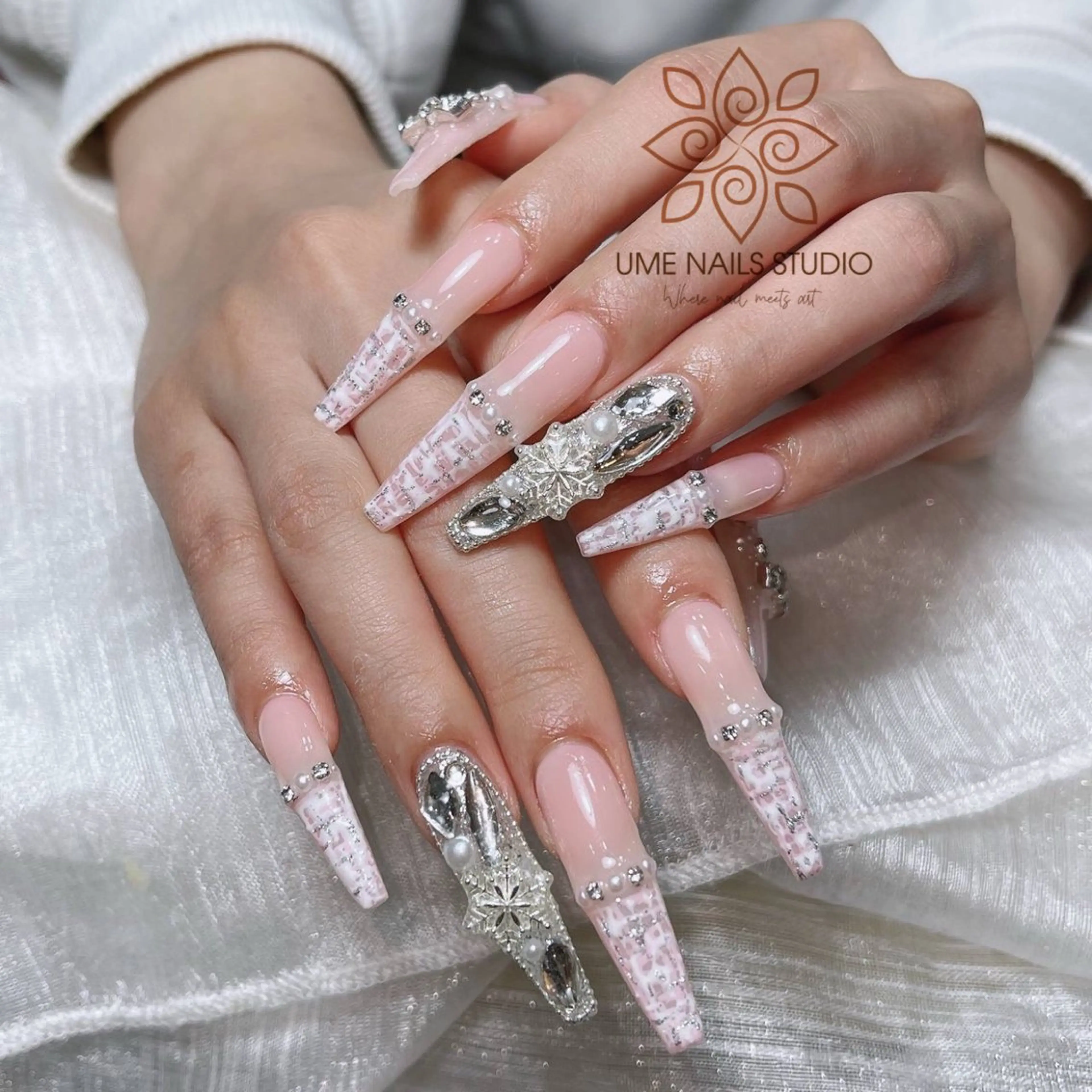 ネイル チークネイル クリアネイル ガーリー キラキラネイル 韓国ネイル ハンドネイル Ume Nail Studioのネイルデザイン