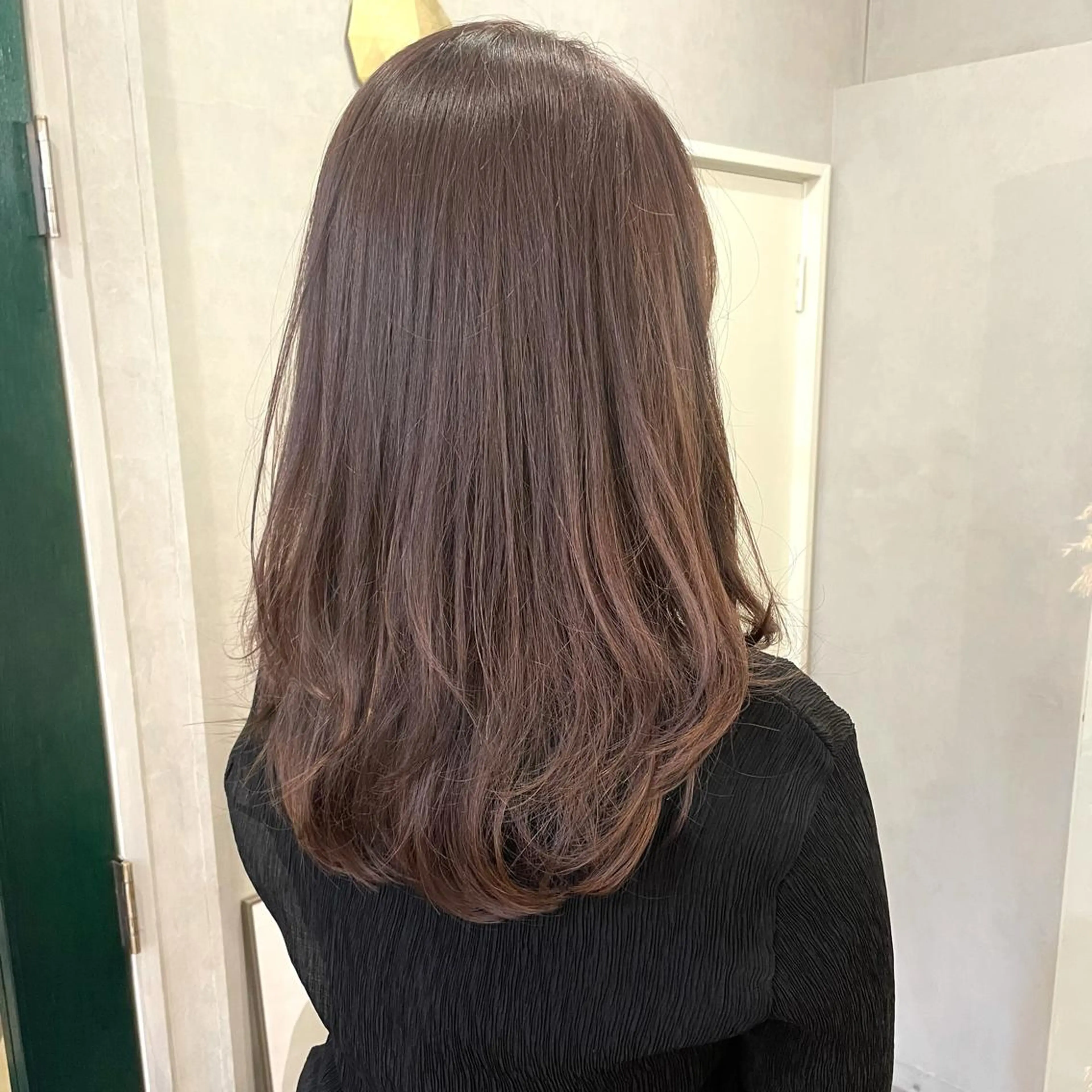 セミロング カラー ベージュカラー ラベンダーカラー ラベンダーベージュ レイヤーカット カット ヘアカラー Anytime所属・はるか 💐 お悩み改善美容師のヘアスタイル