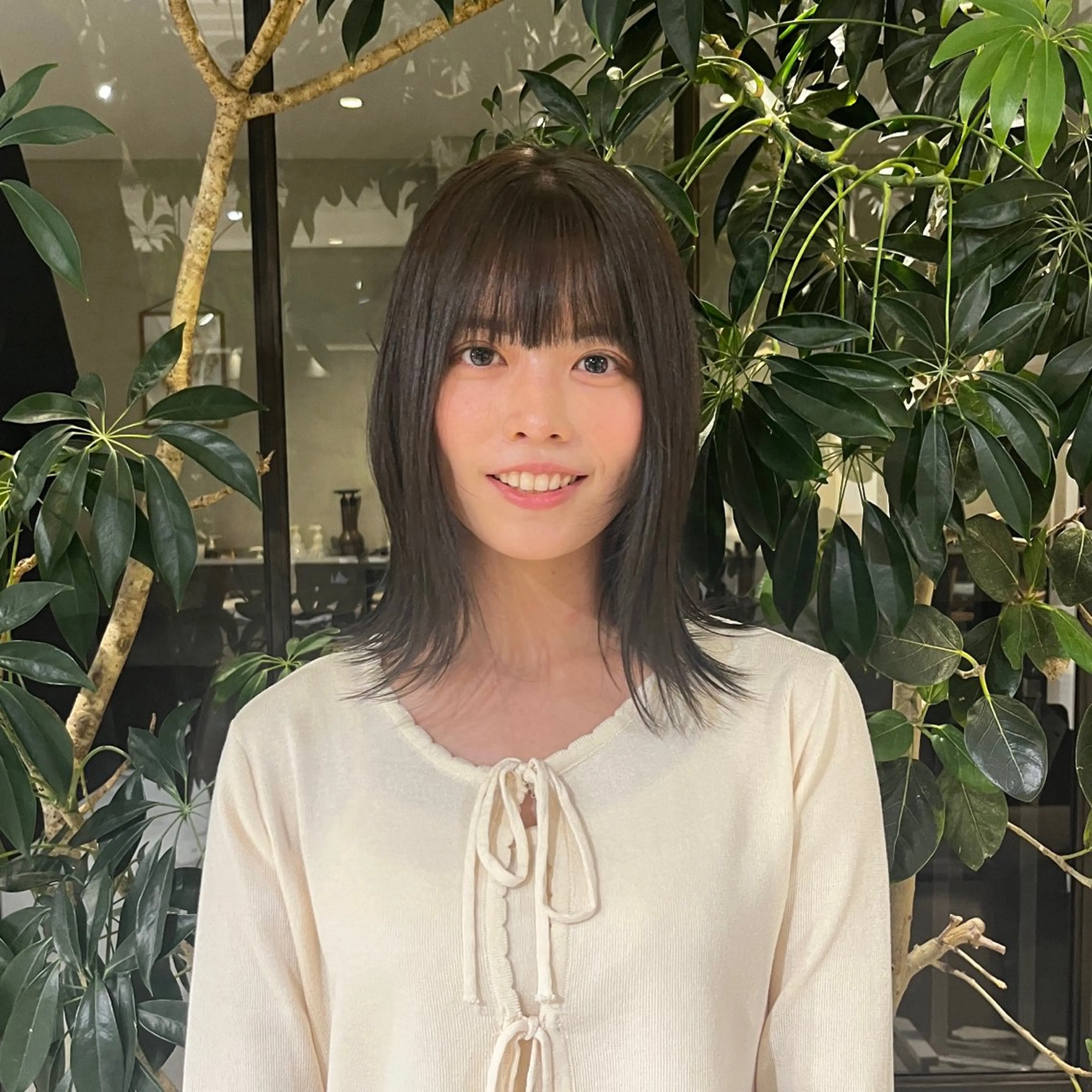 ミディアム カラー オリーブカラー 本田 聖のヘアスタイル