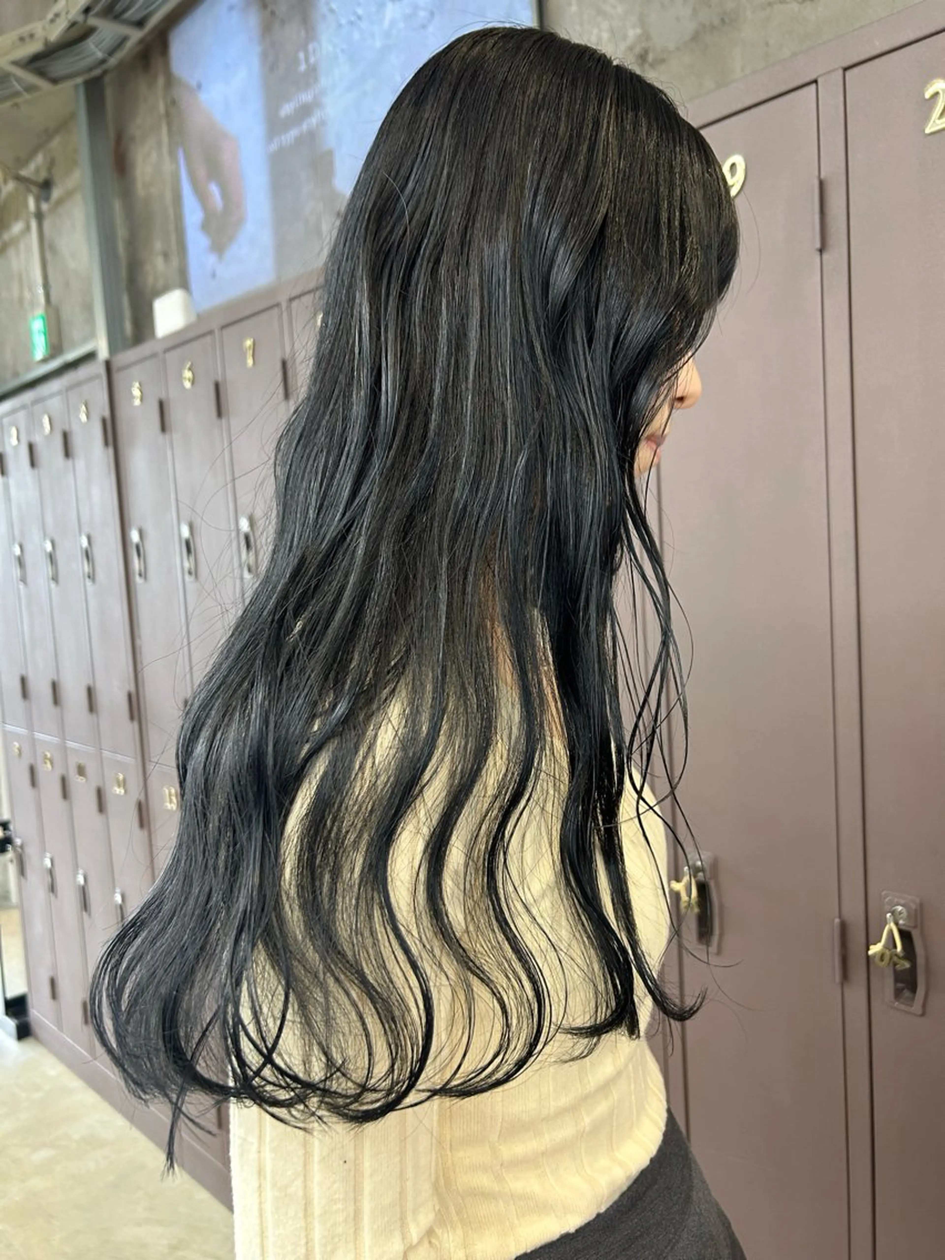 ロング カラー 黒髪 ブルーカラー ブルーブラック カット ヘアカラー トリートメント 小川真歩/パーマ /暖色オリーブのヘアスタイル