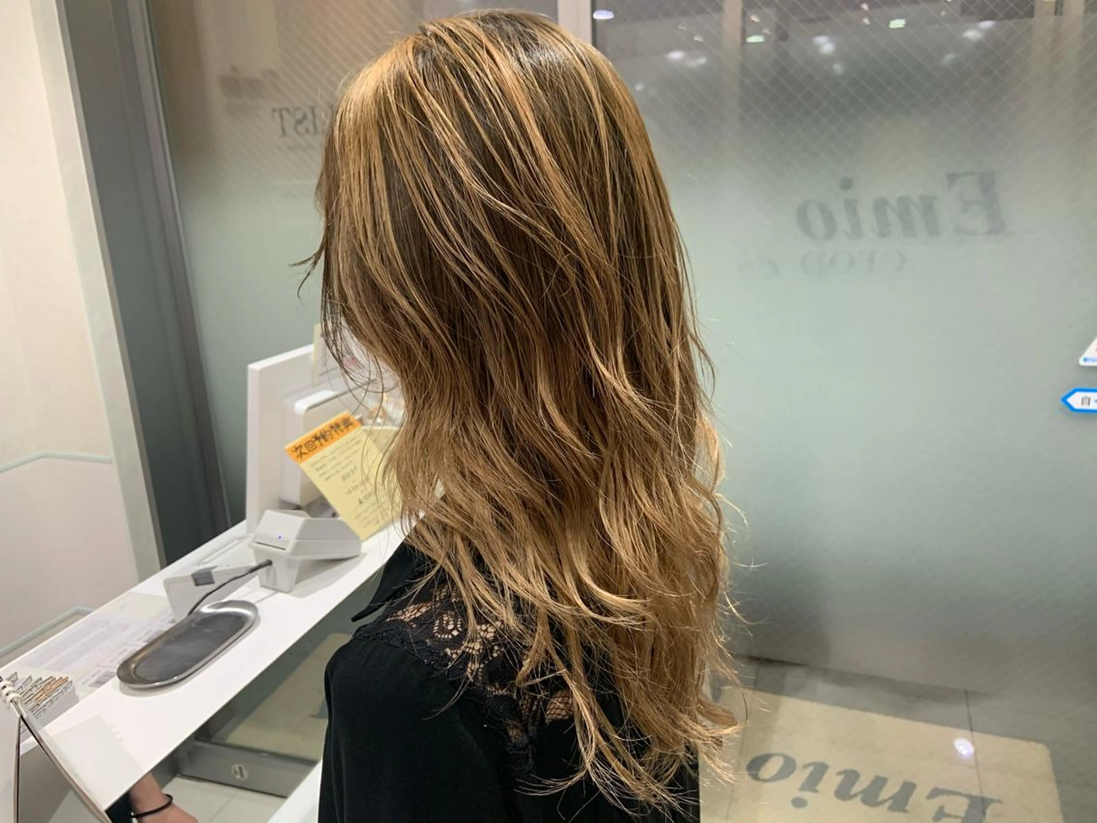 ロング カラー パーマ ヘアアレンジ ハイトーンカラー🤍 山下 優華のヘアスタイル