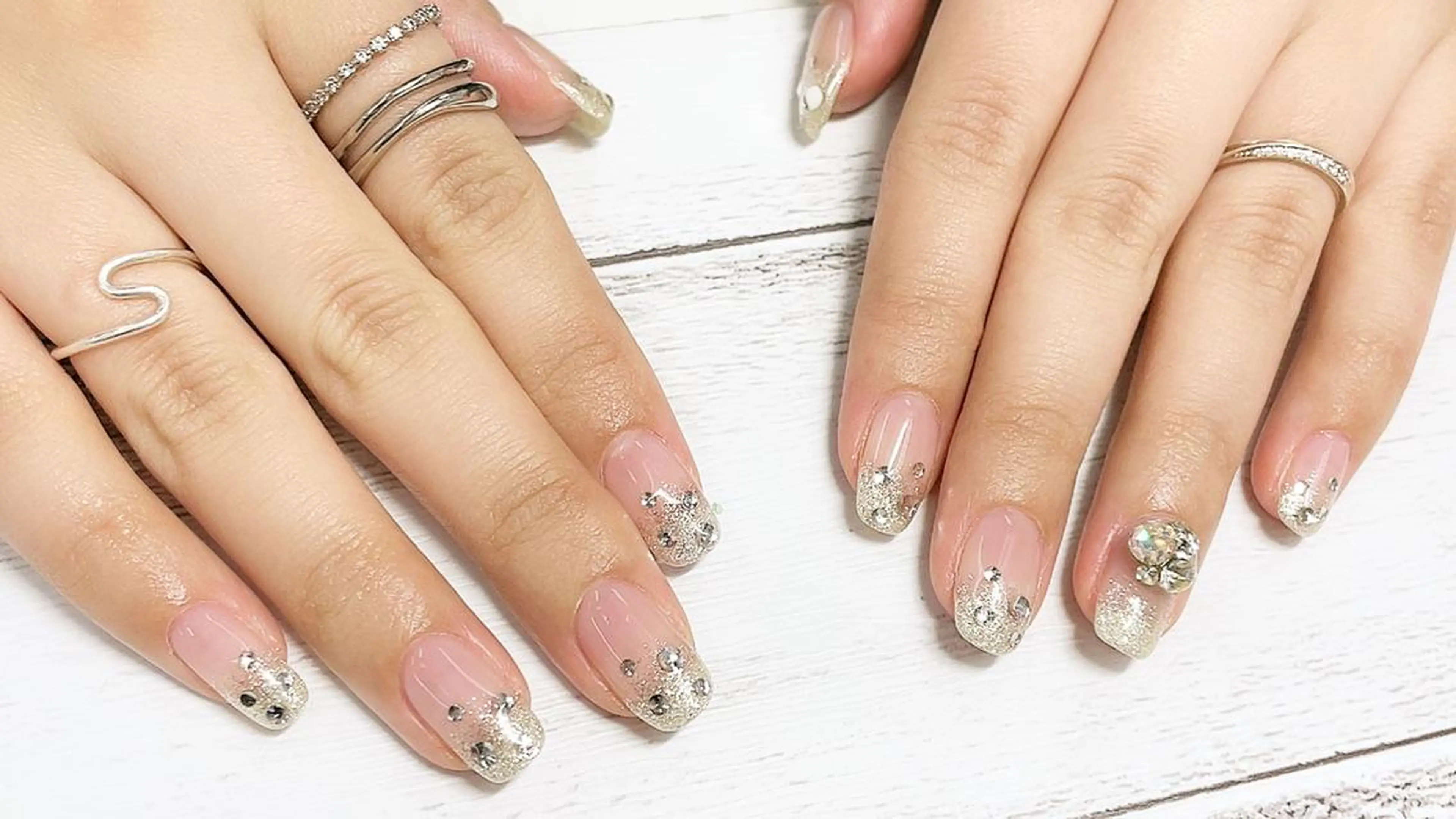 ミディアム ネイル ハンドネイル リラネイル Aikenのネイルデザイン