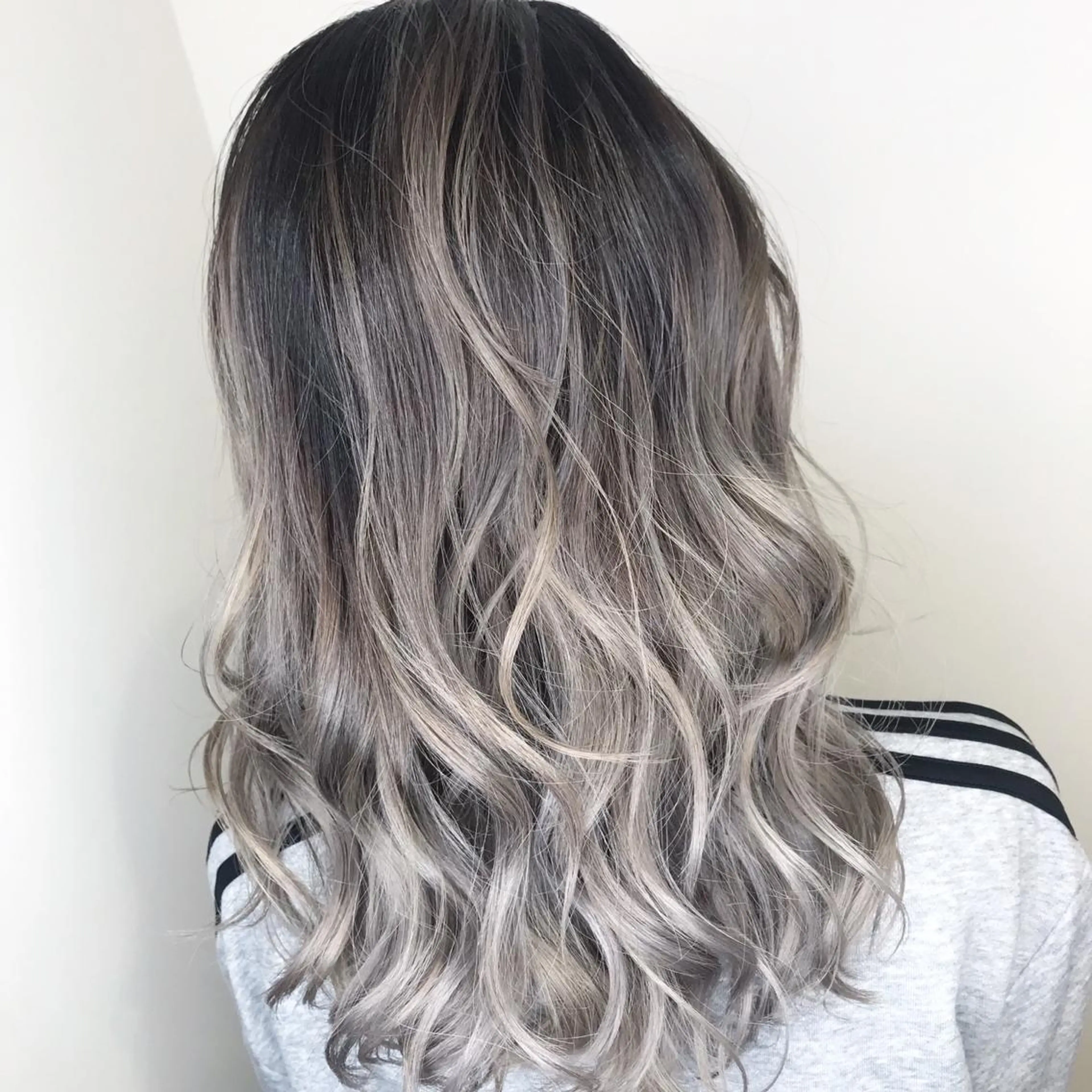 ミディアム カラー AMI Hair  supply所属・髪質改善カラー 韓国風レイヤーのヘアスタイル