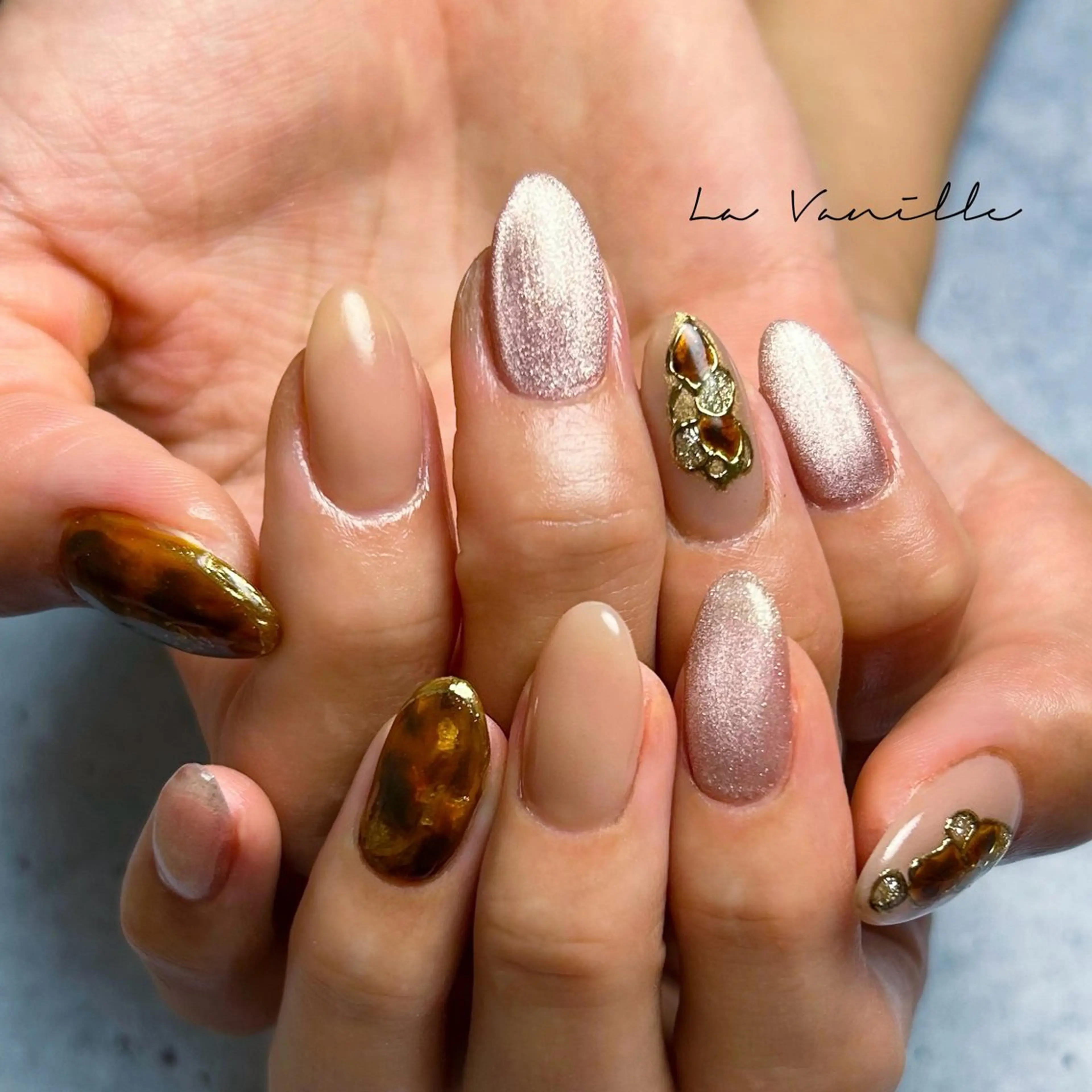 ネイル べっ甲ネイル フレンチネイル キラキラネイル マグネットネイル 持ち込み La Vanille所属・LaVanille 🌵Senkoのネイルデザイン