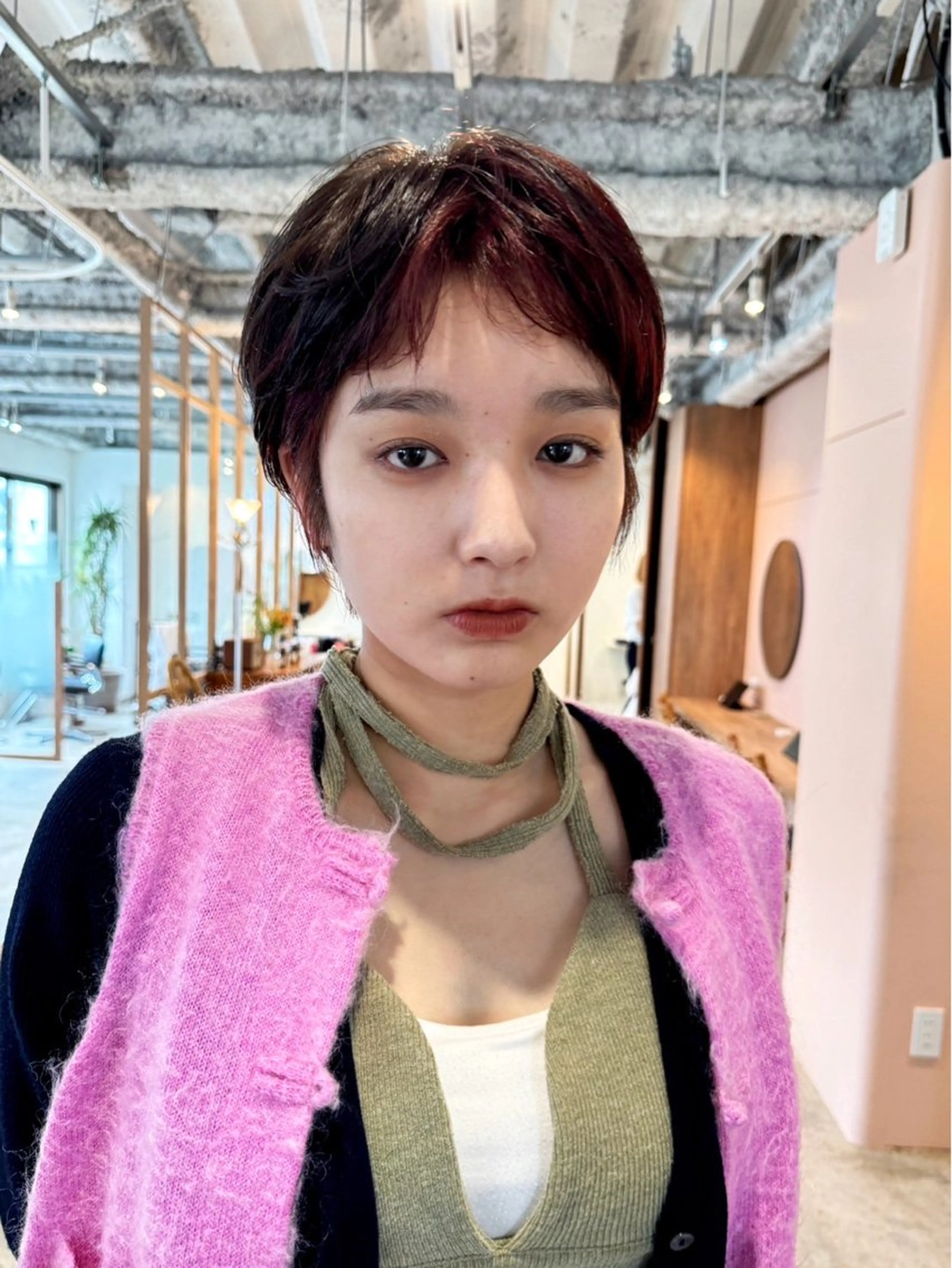 ショート カラー アッシュ バレイヤージュ ベージュカラー ブリーチ ブラウンカラー カット ヘアカラー CEINE loqのヘアスタイル