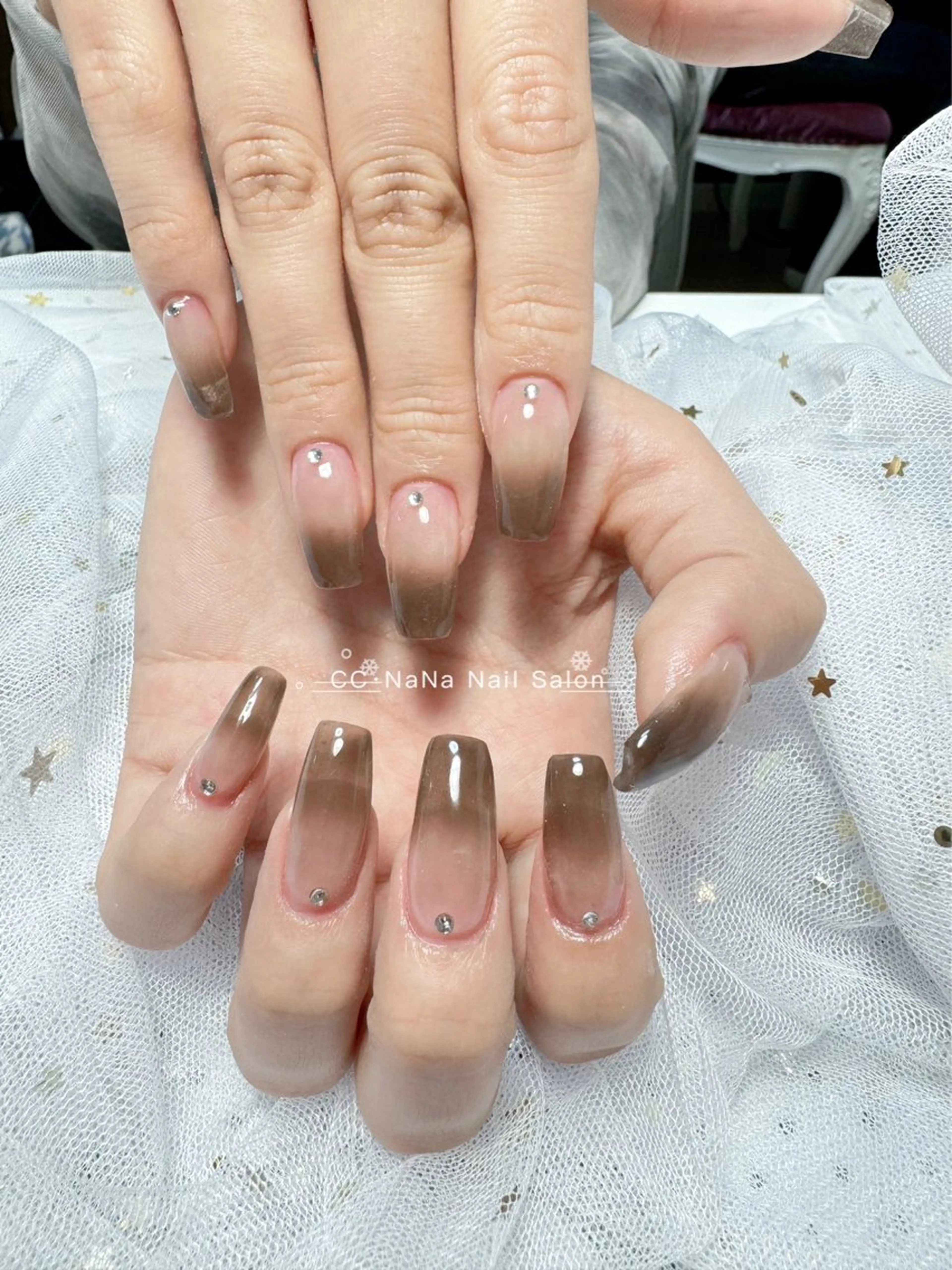 ネイル チークネイル フラッシュネイル ハート キラキラネイル 韓国ネイル ハンドネイル CC NaNa ワンホンネイル🌙Nのネイルデザイン