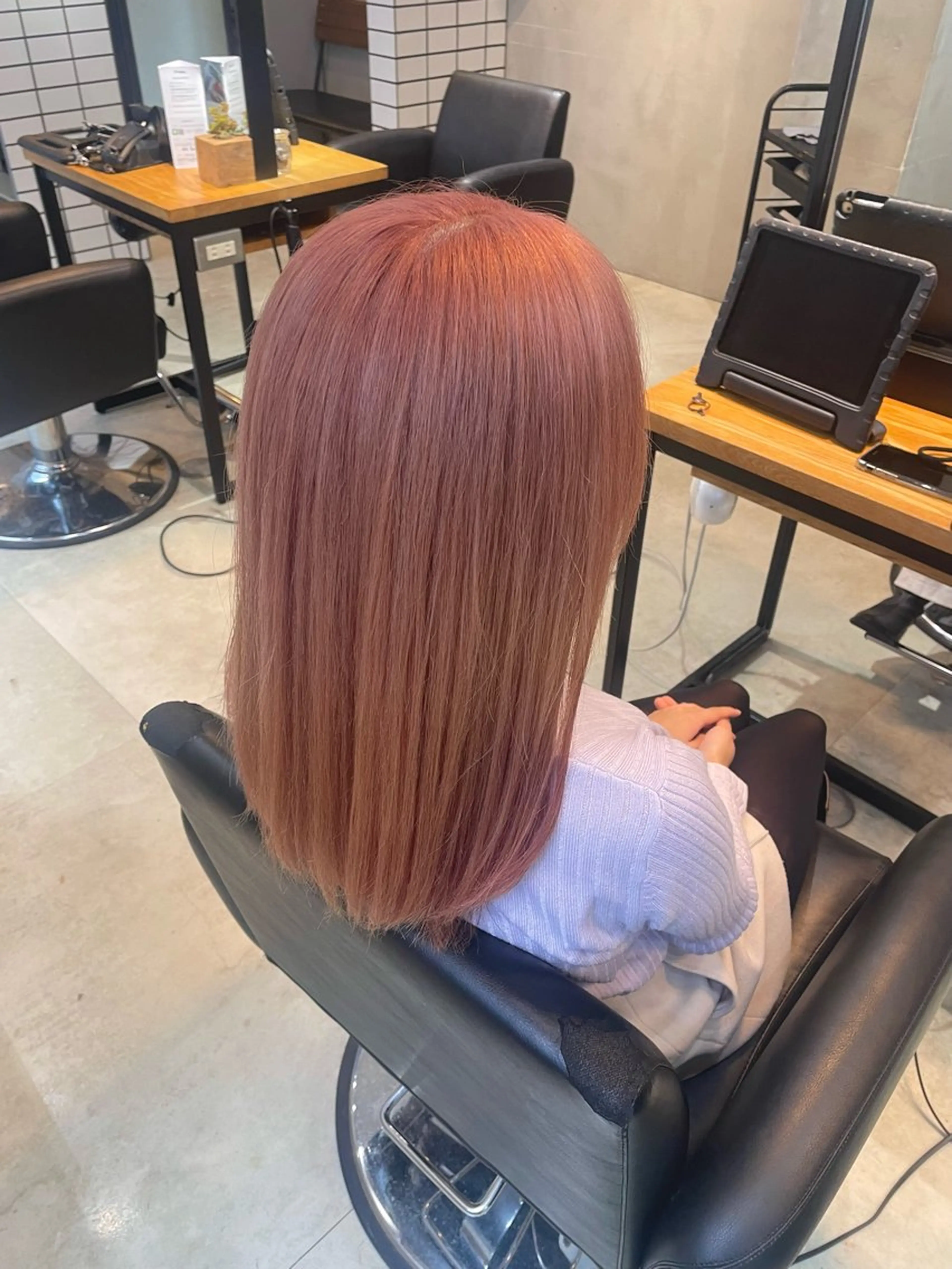 カラー ベージュカラー ピンクカラー ピンクベージュ ヘアカラー HAYATA/透明感 /派手髪/ケアブリのヘアスタイル