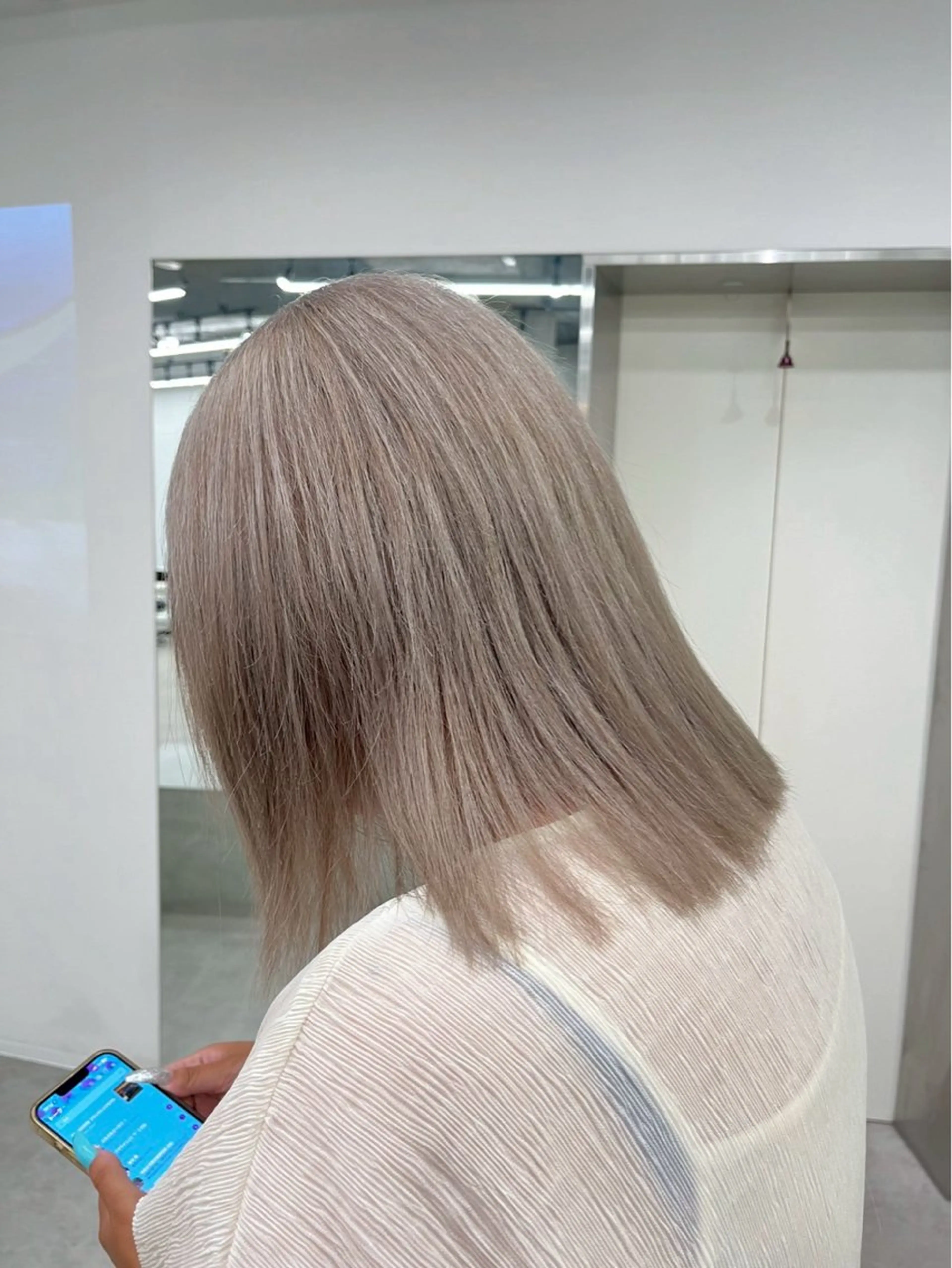 ミディアム カラー ヘアカラー ハイトーンカラー🐬 えりかのヘアスタイル