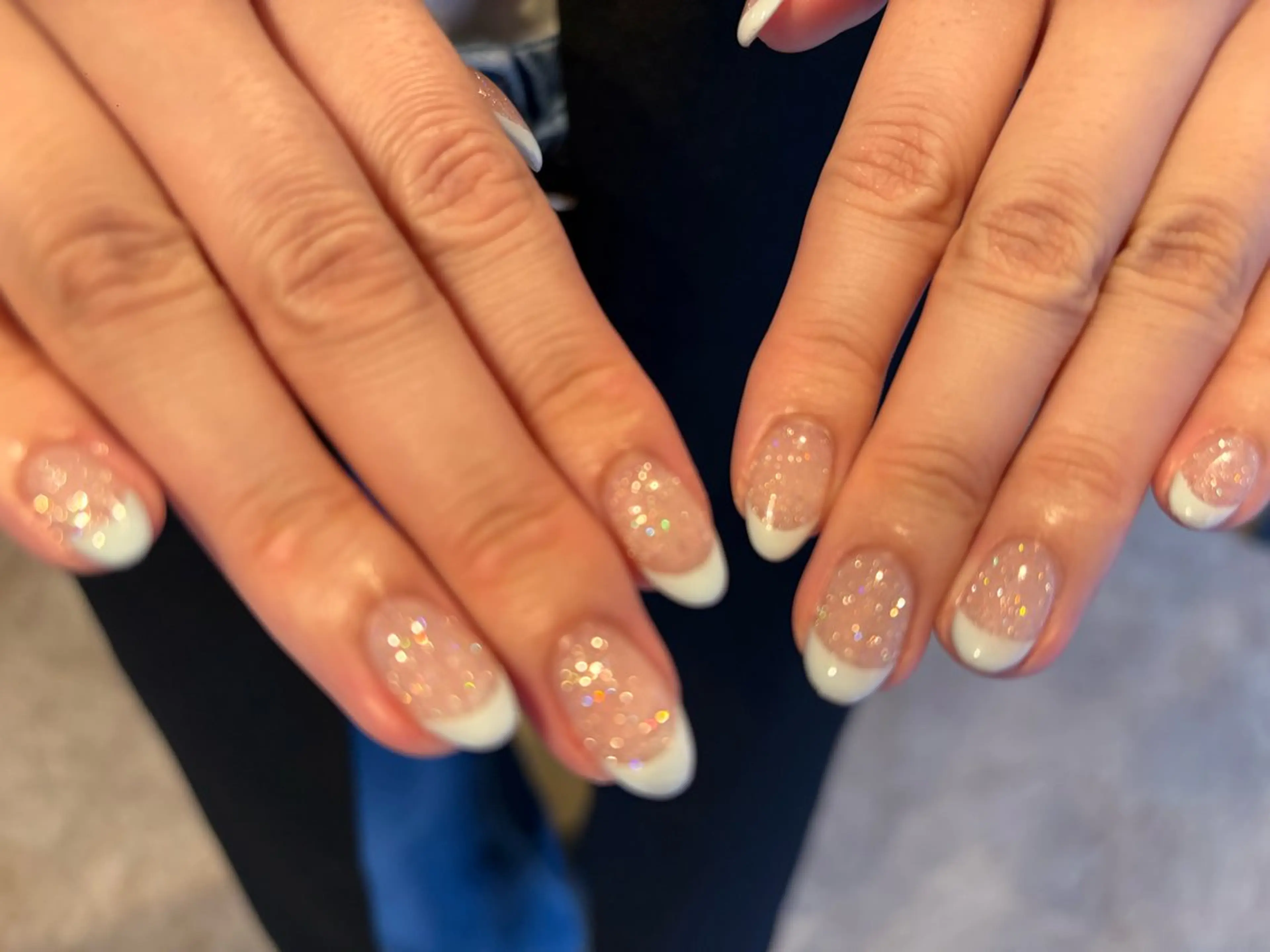 ネイル フレンチネイル キラキラネイル ハンドネイル Meviy所属・Meviy （メヴィー）のマツエク・マツパデザイン