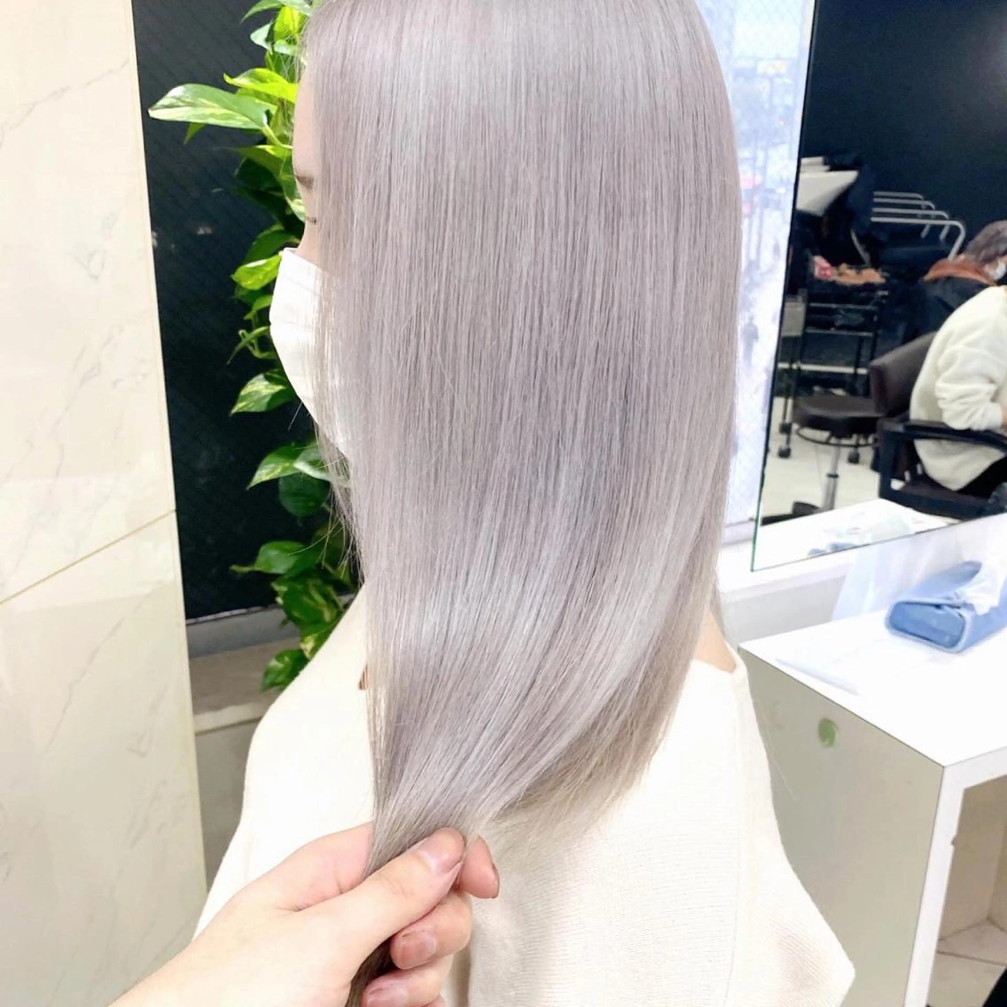 ロング シールエクステ特化 ハイトーン、NANAのヘアスタイル