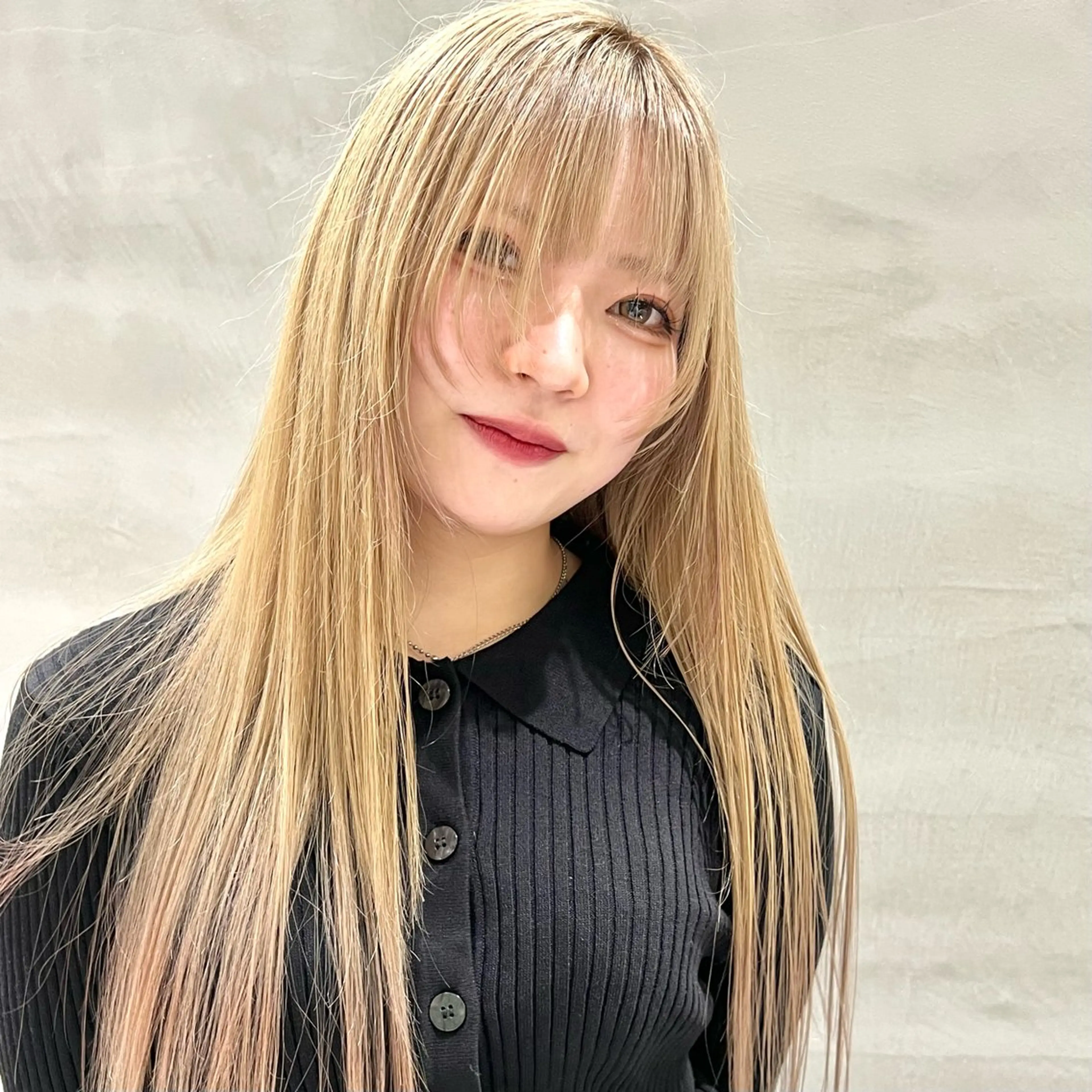 ロング カラー ブリーチ ハイトーンカラー レイヤーカット 似合わせカット 小顔カット カット ヘアカラー トリートメント レイヤー×髪質改善 ハッシュカット/新宿のヘアスタイル