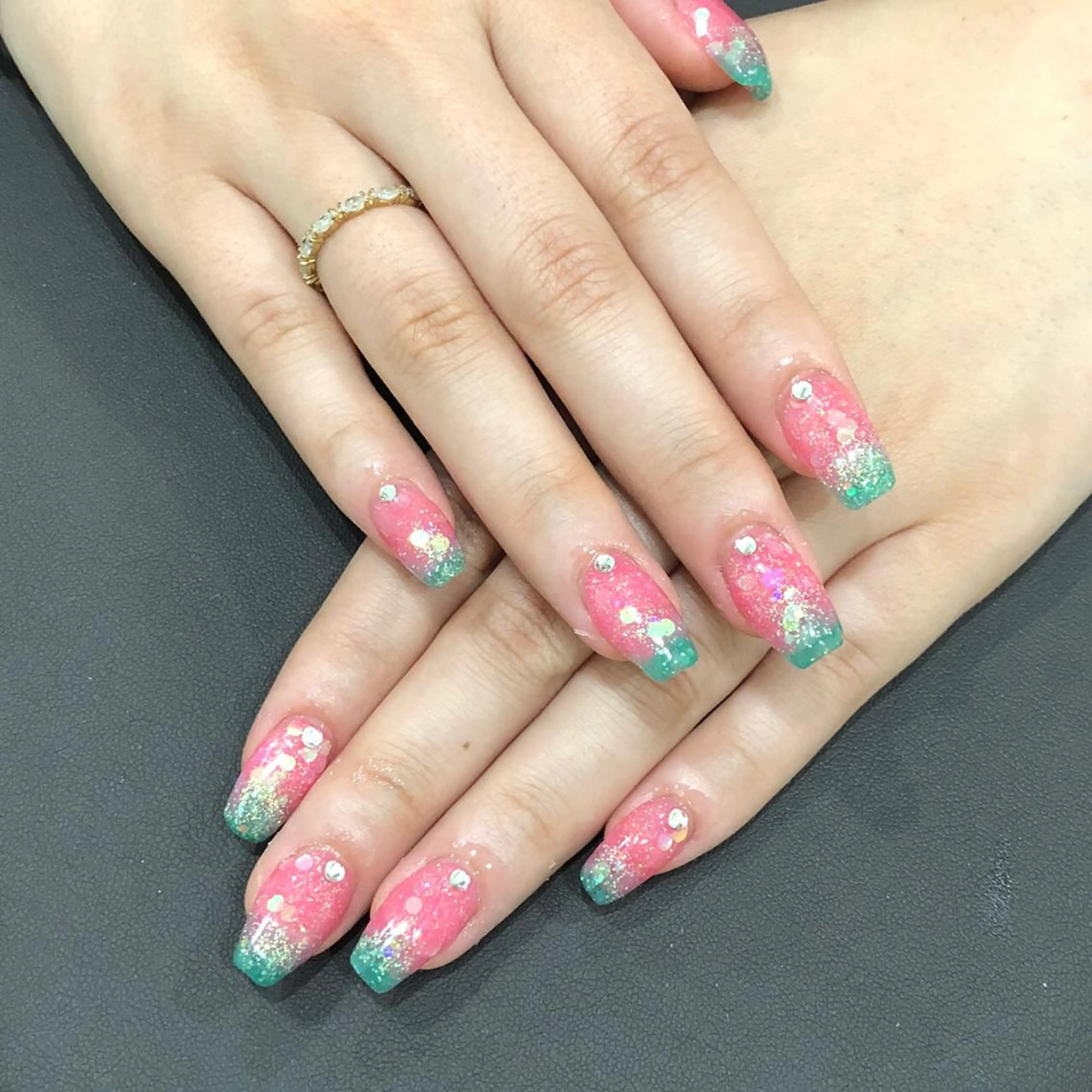 ショート ネイル グラデーション ストーンネイル ハンドネイル 《LB》ラブリエ Nail&eyeのマツエク・マツパデザイン