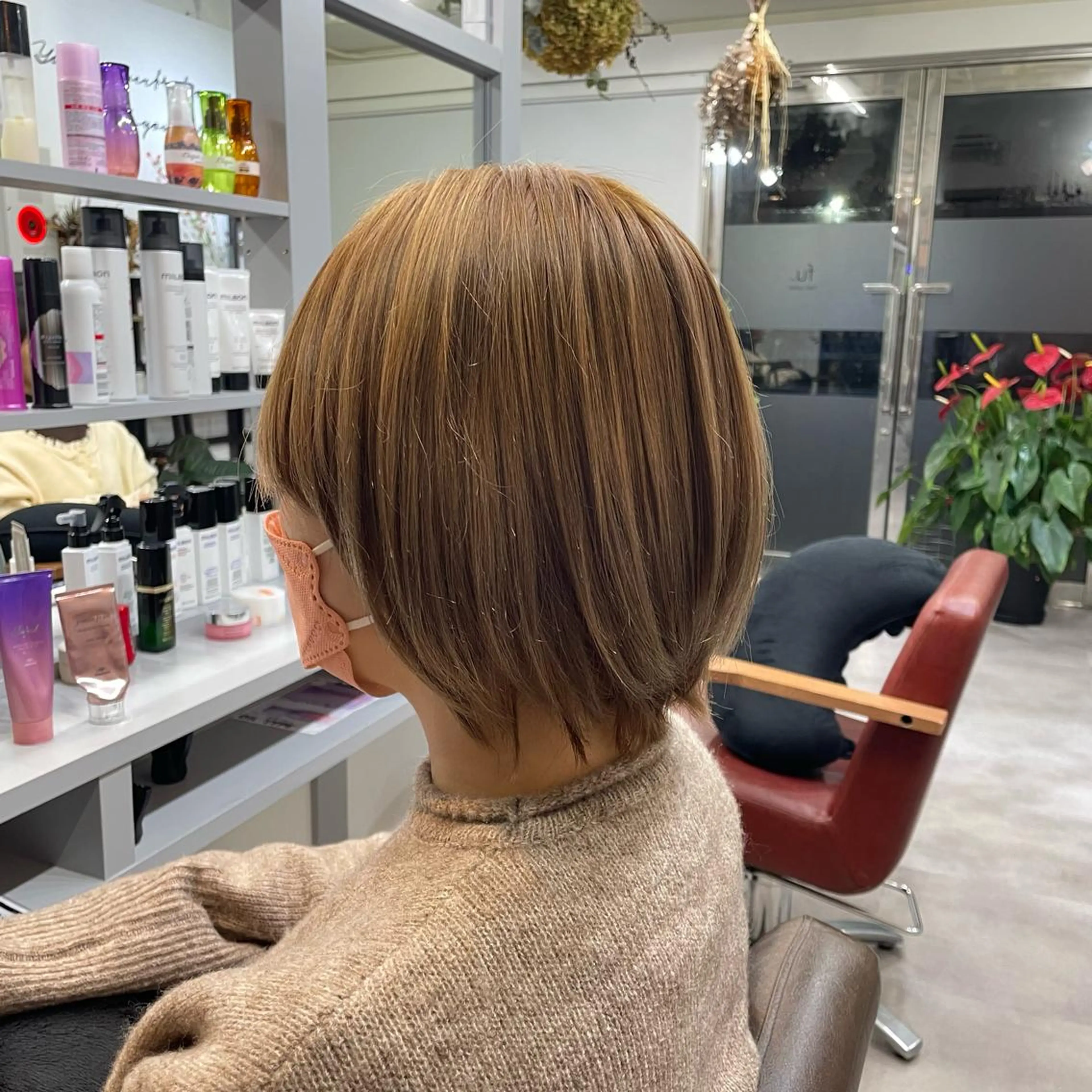 ショート カラー ベージュカラー ブリーチ ピンクカラー monami 山本華菜のヘアスタイル