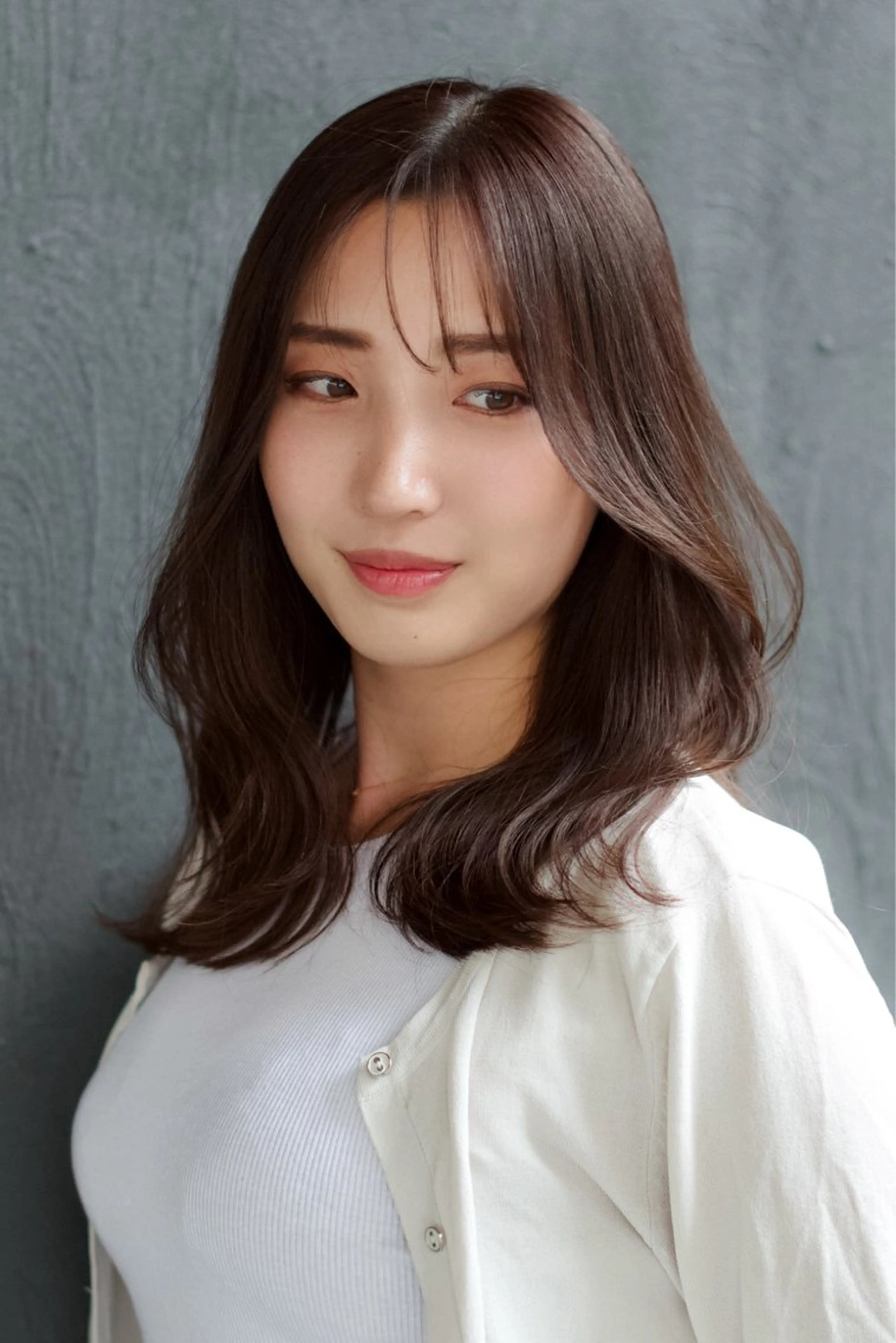 ミディアム ミディアムレイヤー レイヤーカット 外ハネヘア Cuon所属・✨ご新規様のみ✨ ウンノのヘアスタイル