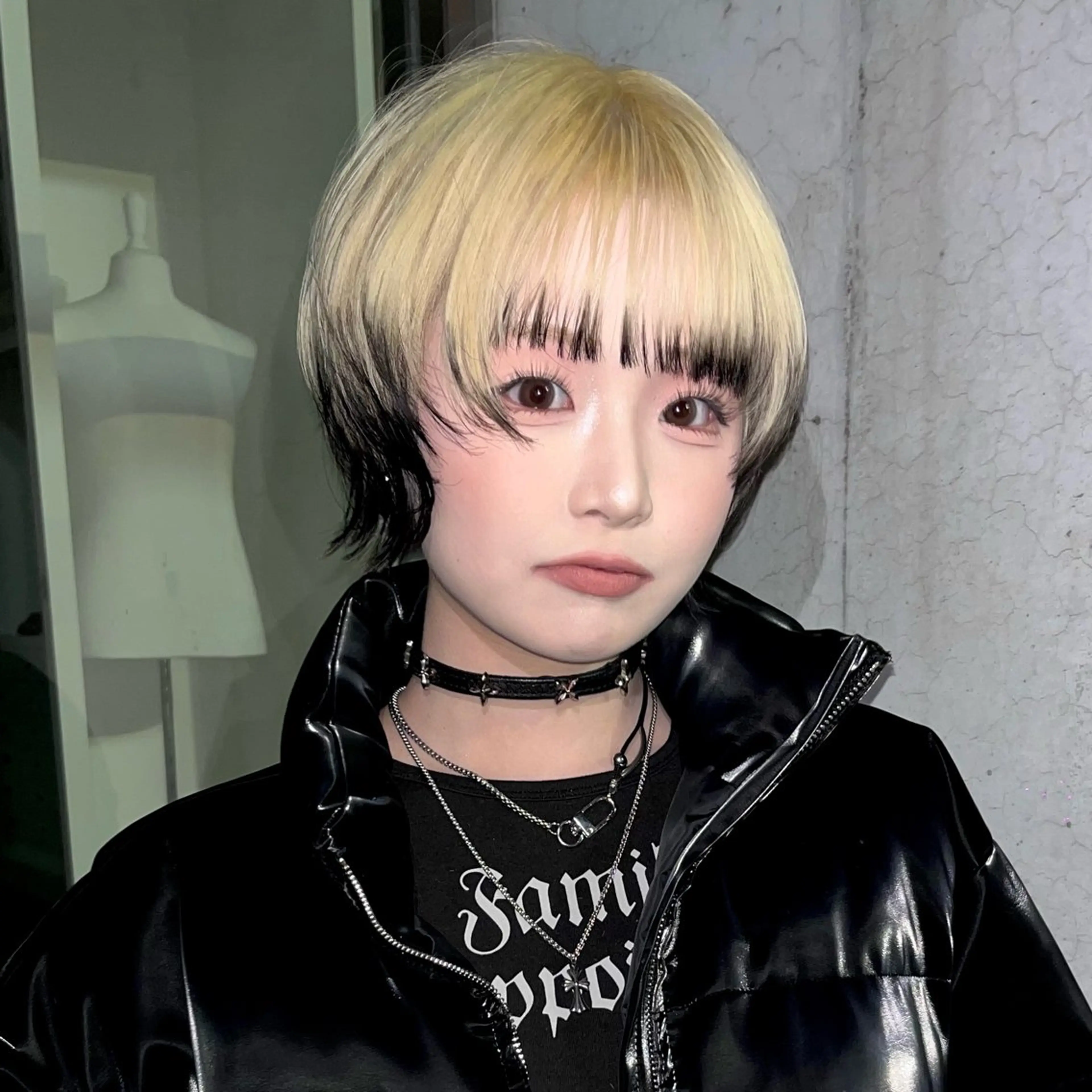 ショート anna 韓国レイヤ ー/ ハッシュカットのヘアスタイル