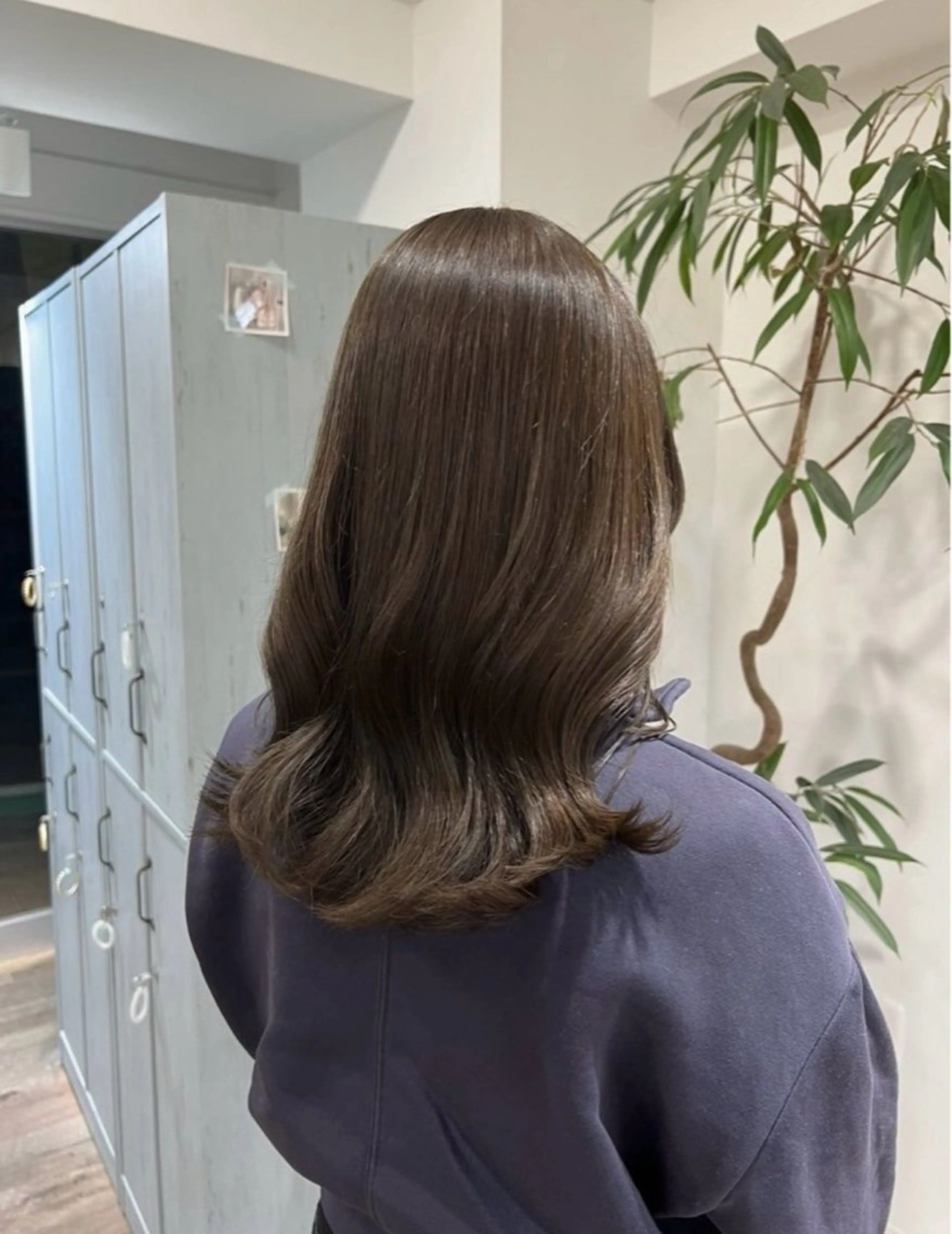 ミディアム yuzua/オリーブ /透明感/レイヤーのヘアスタイル