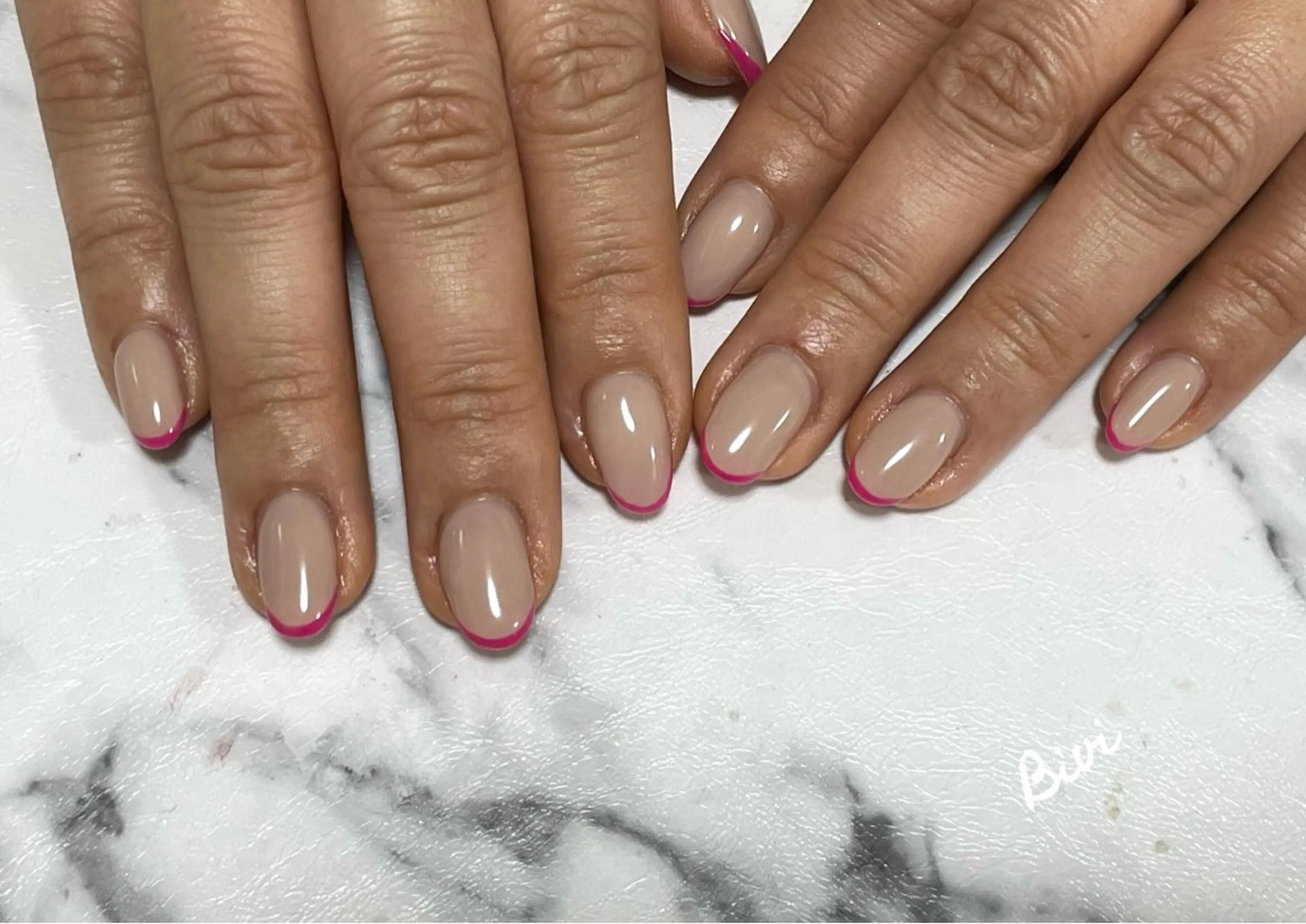 ネイル アートネイル フラッシュネイル フレンチネイル ラメ(グリッター) シルバー ハンドネイル ハンドケア ♡Bivi♡自爪に 優しいネイルサロンのネイルデザイン