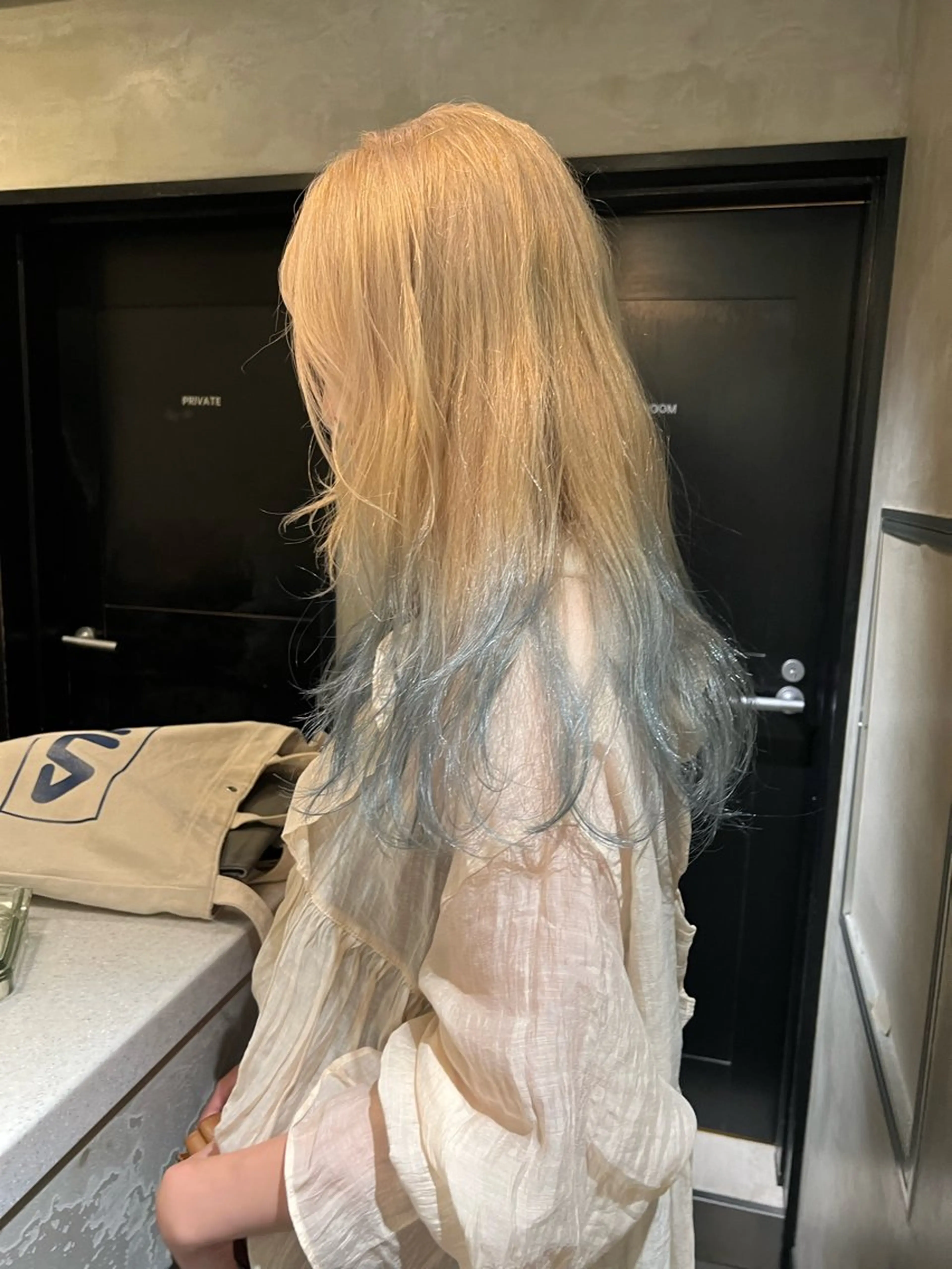 ロング カラー ブリーチ ヘアカラー トリートメント アンニュイヘア🪽 ayumiのヘアスタイル